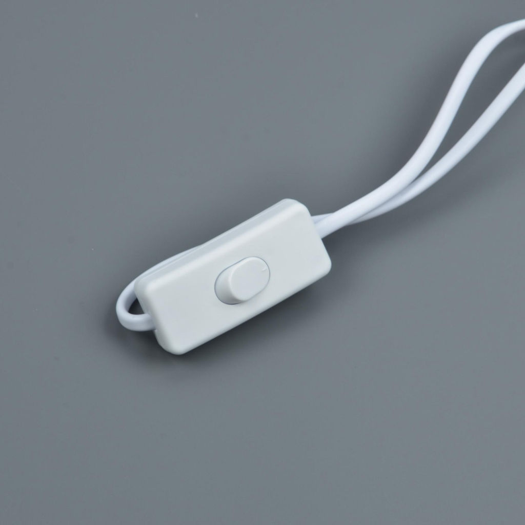 UCX-PT2/L10-300/B WHITE 1 STICKER Провод для подключения светильника ULI-P* к сети 220В. 300 см, 2 контакта, с кнопкой включения. Белый. ТМ Uniel