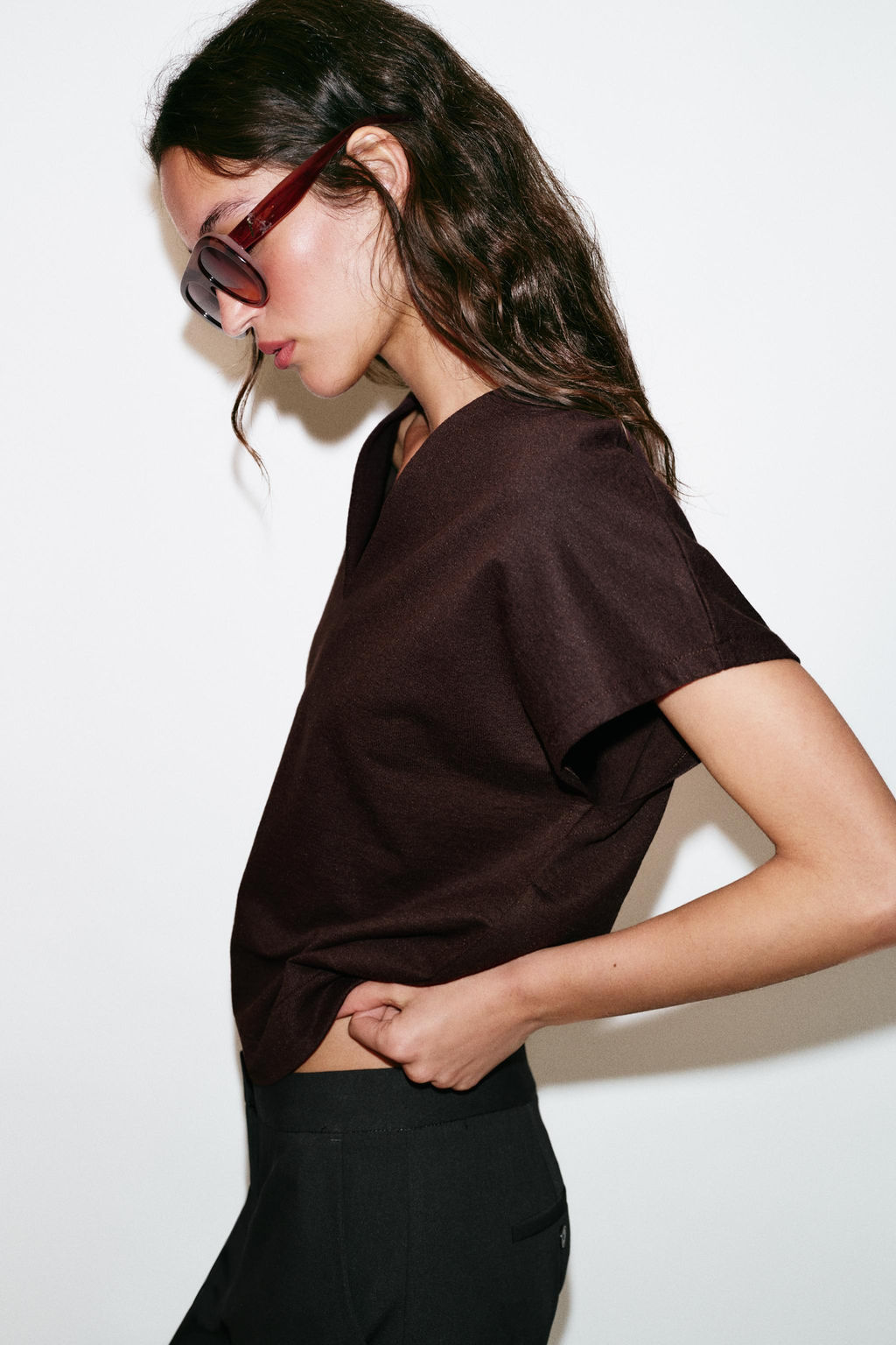 CAMISETA R?STICA ESCOTE PICO / Chocolate