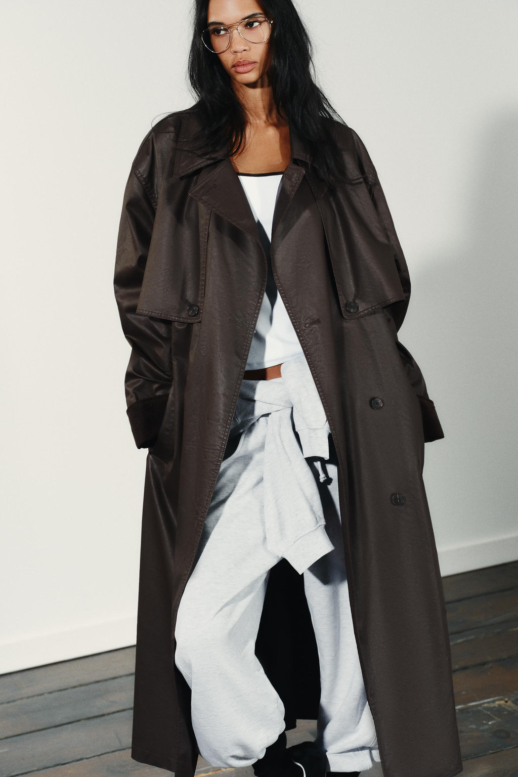 LONG WAXED TRENCH COAT WITH CORDUROY CUFFS - Zara фото 3