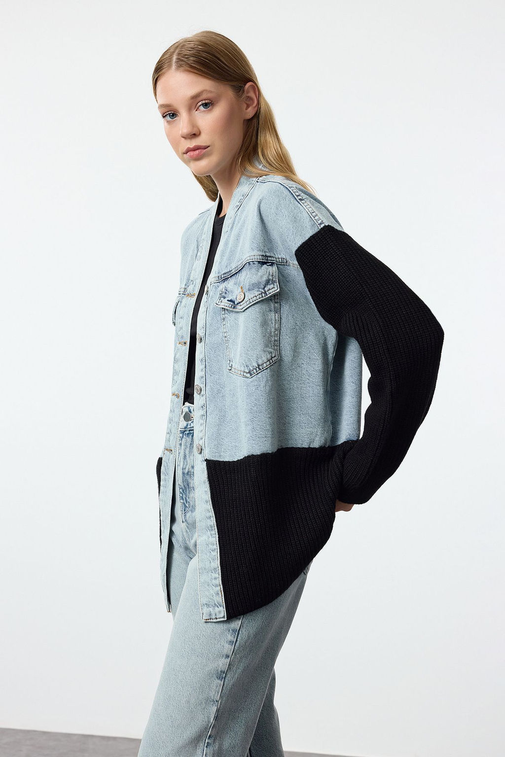 Mavi Siyah Triko Detayl? Kontrast Renk Bloklu Oversize Denim Ceket TWOAW25CE00025 - Trendyolmilla фото 2