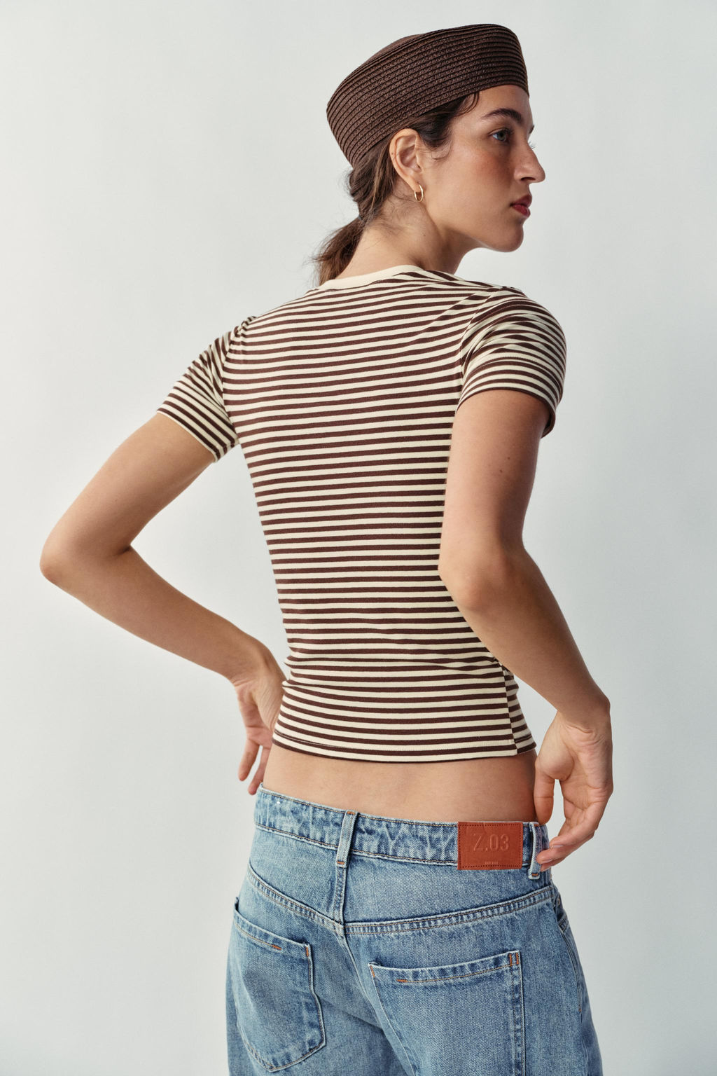 CAMISETA MINIMAL MANGA CORTA / Rayas marrones - Zara фото 4