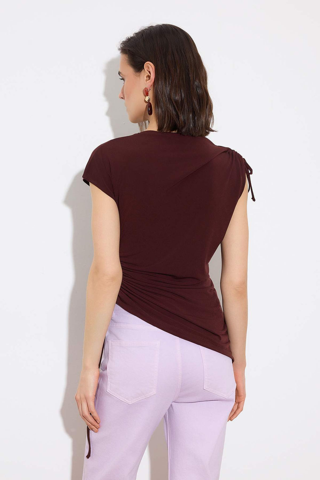 Limited Edition Kahverengi Vucuda Oturan Dik Yaka K?sa Kollu Buzgulu Esnek Orme Bluz TWOSS26BZ00471