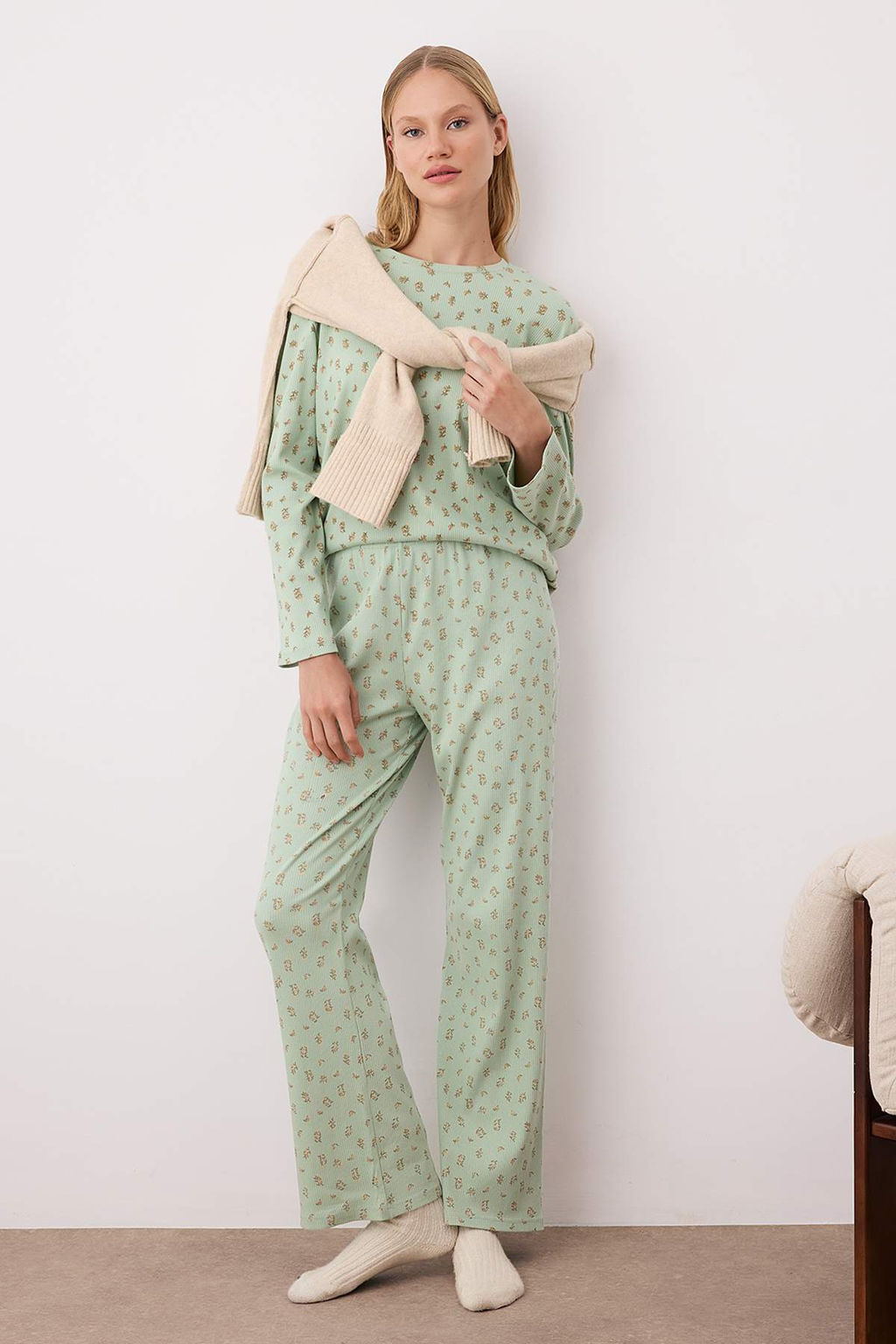 Mint Yumusak Tuse Pamuklu Cicekli Fitilli Orme Pijama Tak?m? THMAW25PT00194