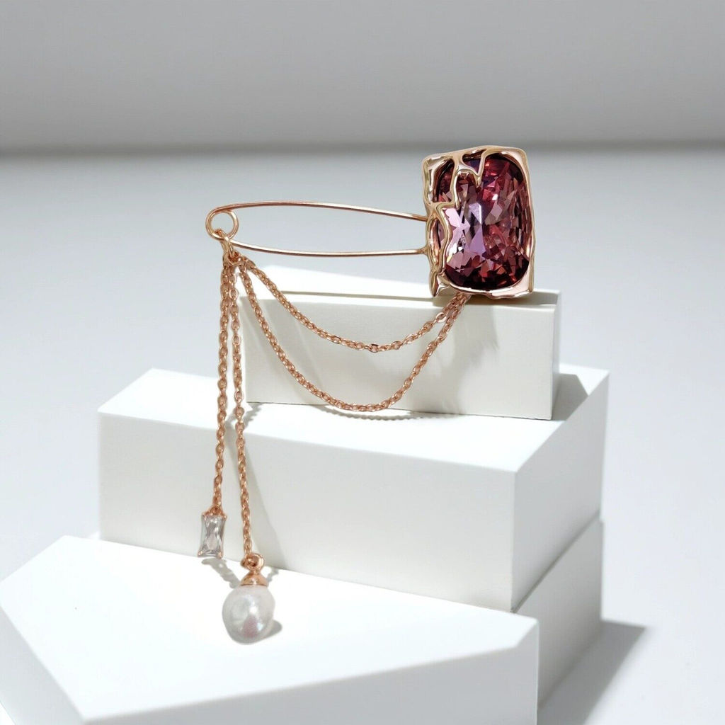 Брошь с кристаллами Swarovski