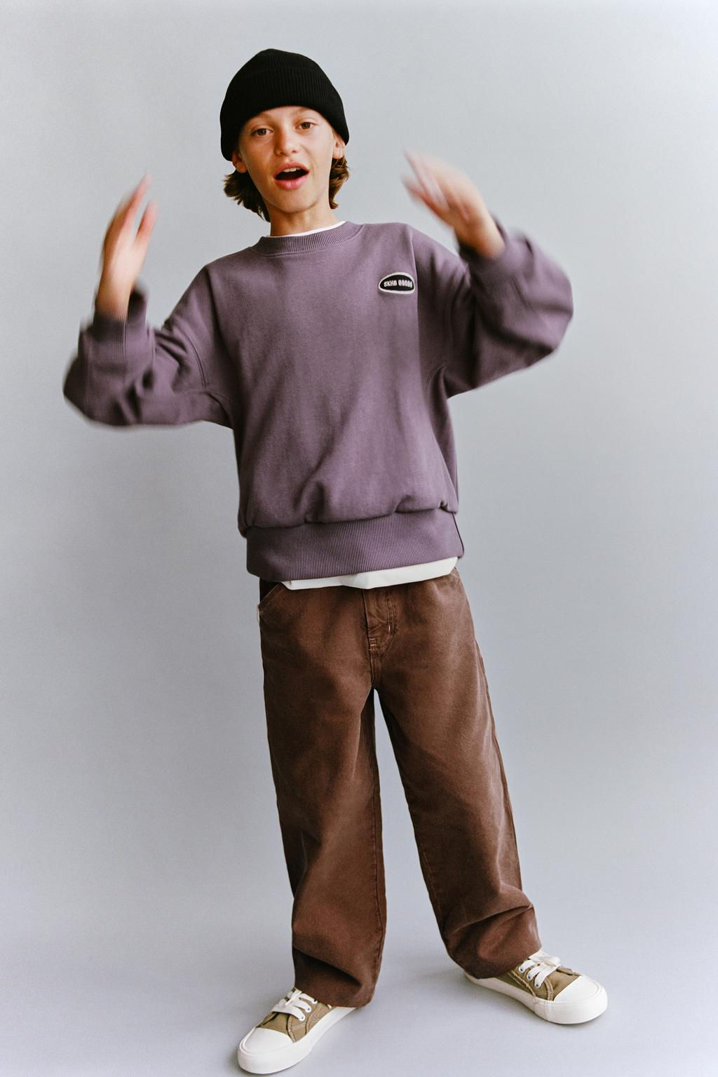 SWEATSHIRT WITH EMBROIDERED PATCH