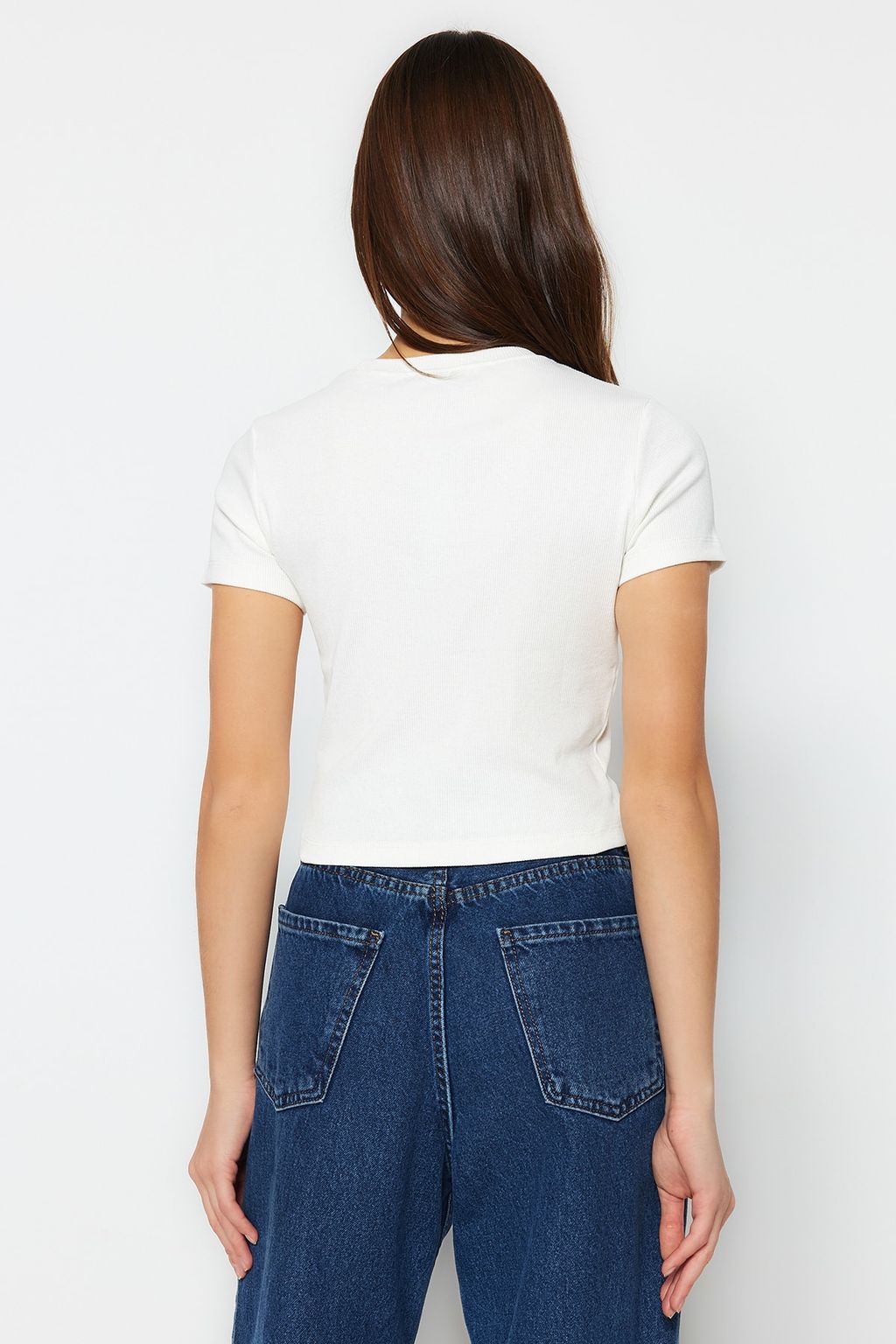 Trendyolmilla Beyaz Biye Detayl? Bisiklet Yaka Crop Fitilli Esnek Orme Bluz TWOAW21BZ0638  фото 12