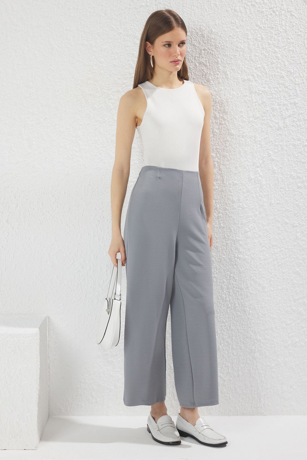 TRENDYOLMILLA Siyah Culotte Fit Kesik Detayl? Yuksek Bel Pantolon TWOSS24PL00036