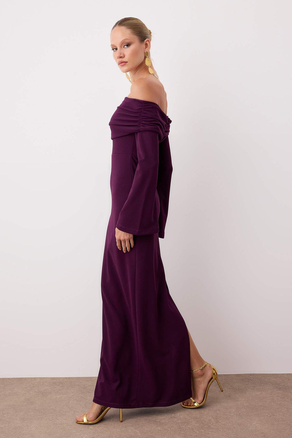 Bordo Vucuda Oturan Carmen Yaka Orme Maxi S?k Abiye Gece Mezuniyet Elbisesi TPRSS24AE00204