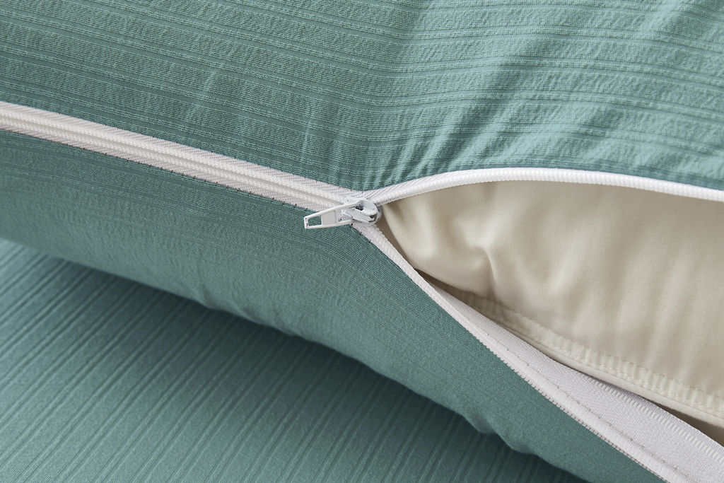 Комплект постельных принадлежностей, простыня на резинке Борт 25 + 2 наволочки 70*70 изумруд