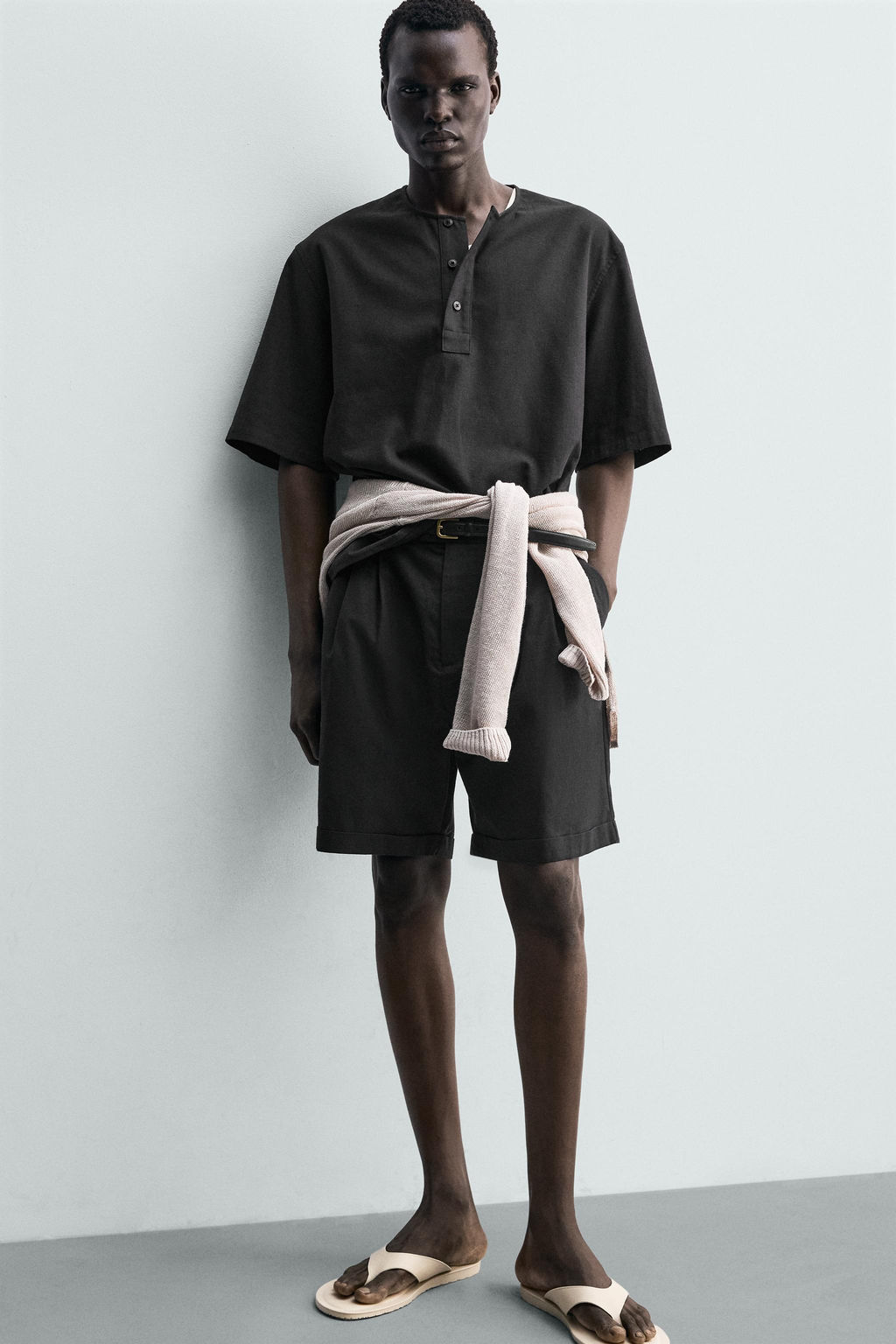 BERMUDA RELAXED FIT PLIEGUES / Negro