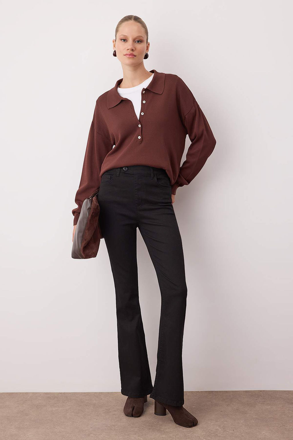 Siyah Yuksek Bel Comfort Dugme Detayl? Flare Jeans TWOAW26JE00240