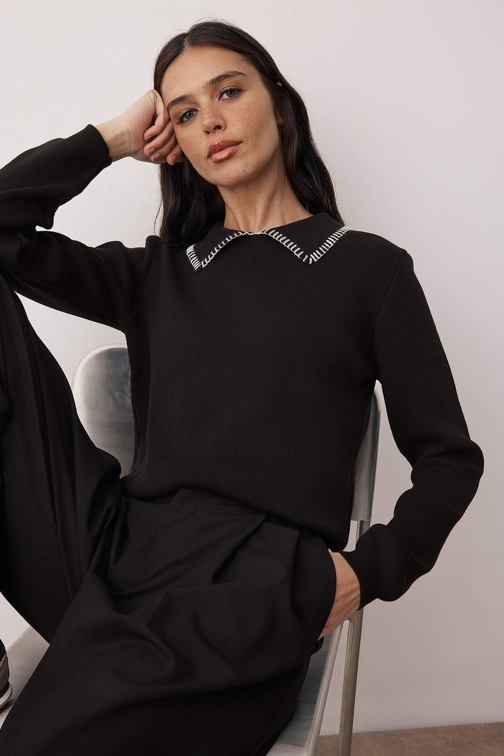 Siyah Pamuk Icerikli Yaka Dikis Detayl? Triko Kazak TWOAW26KZ00204