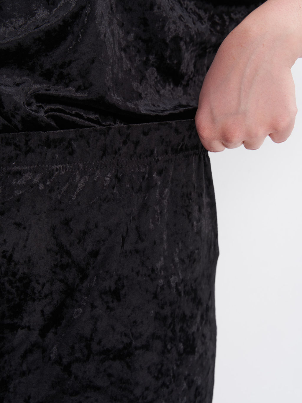 Бархатный костюм KO42911BLK01