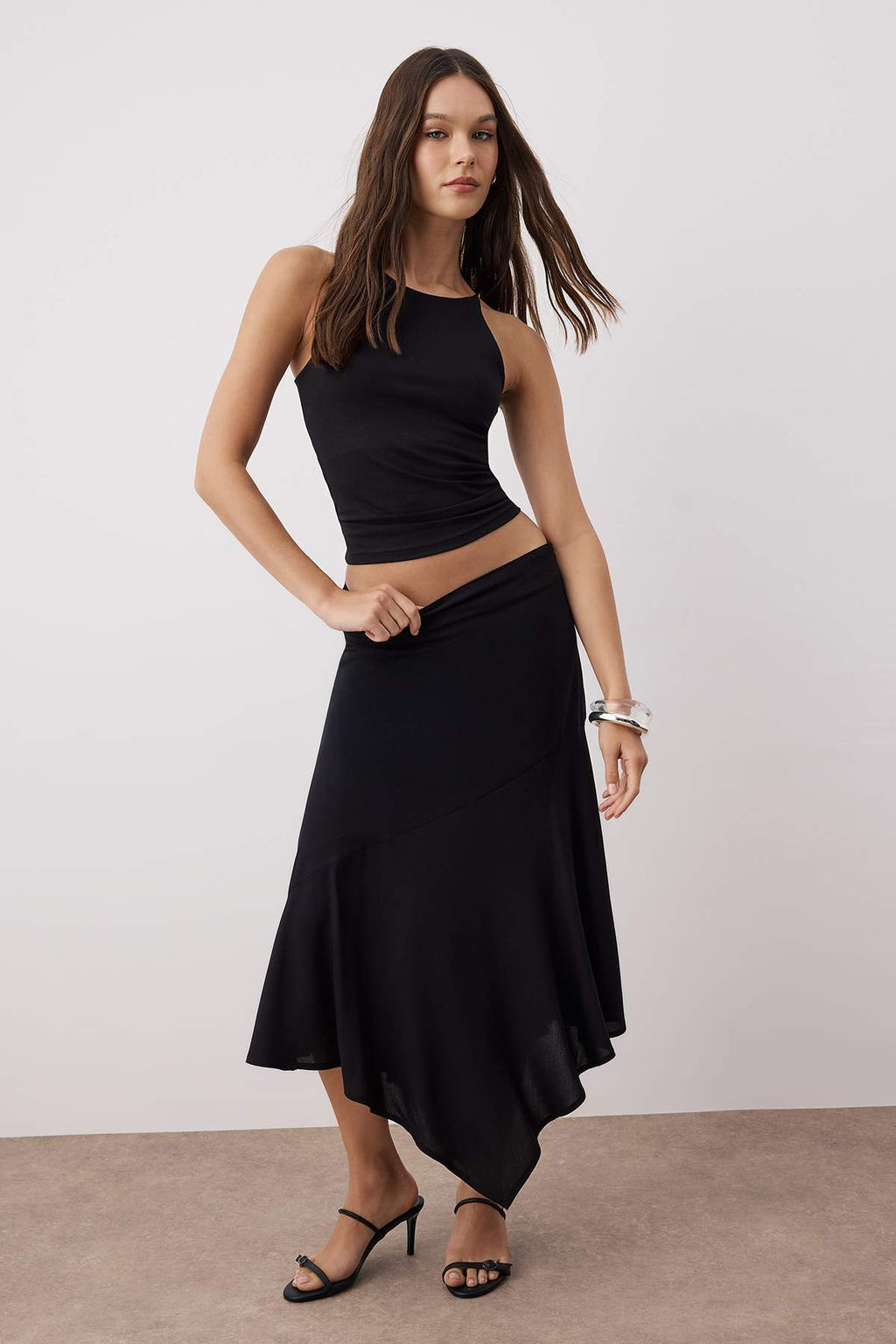 TRENDYOLMILLA Koyu Kahverengi Dokumlu Kumas Dokuma Etek Ucu Asimetrik Maxi Boy Dokuma Etek TWOSS25ET00078