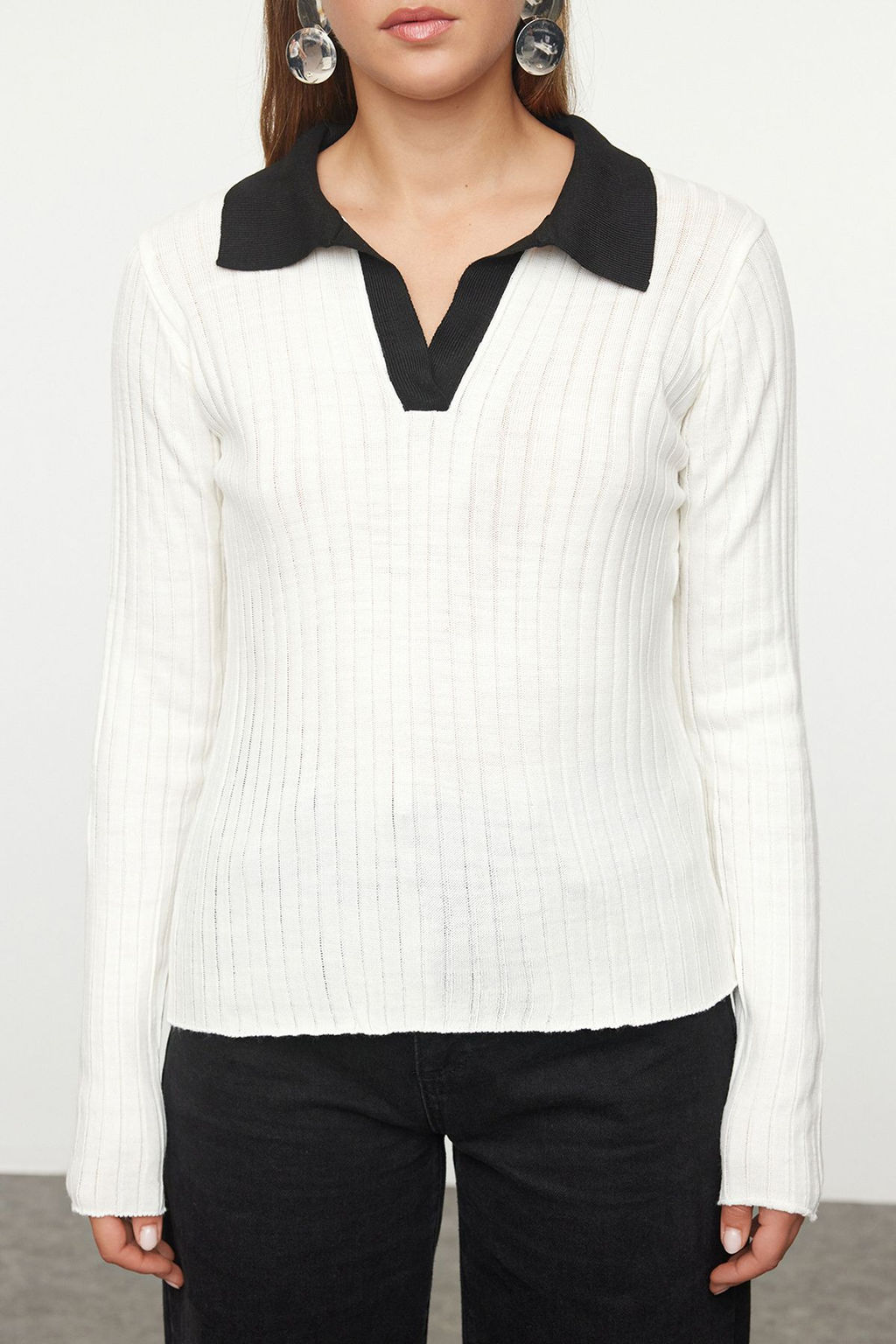 TRENDYOLMILLA Ekru Polo Yaka Renk Bloklu Triko Kazak TWOAW25KZ00040