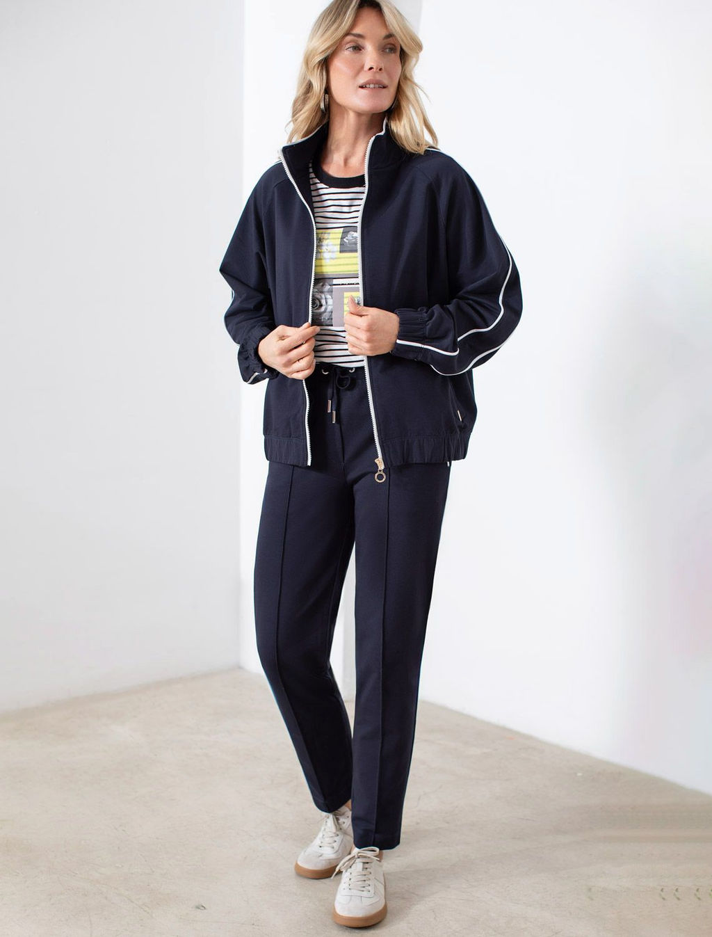 Трикотажные брюки на резинке из футера двухнитки эластичные - Vilatte фото 5