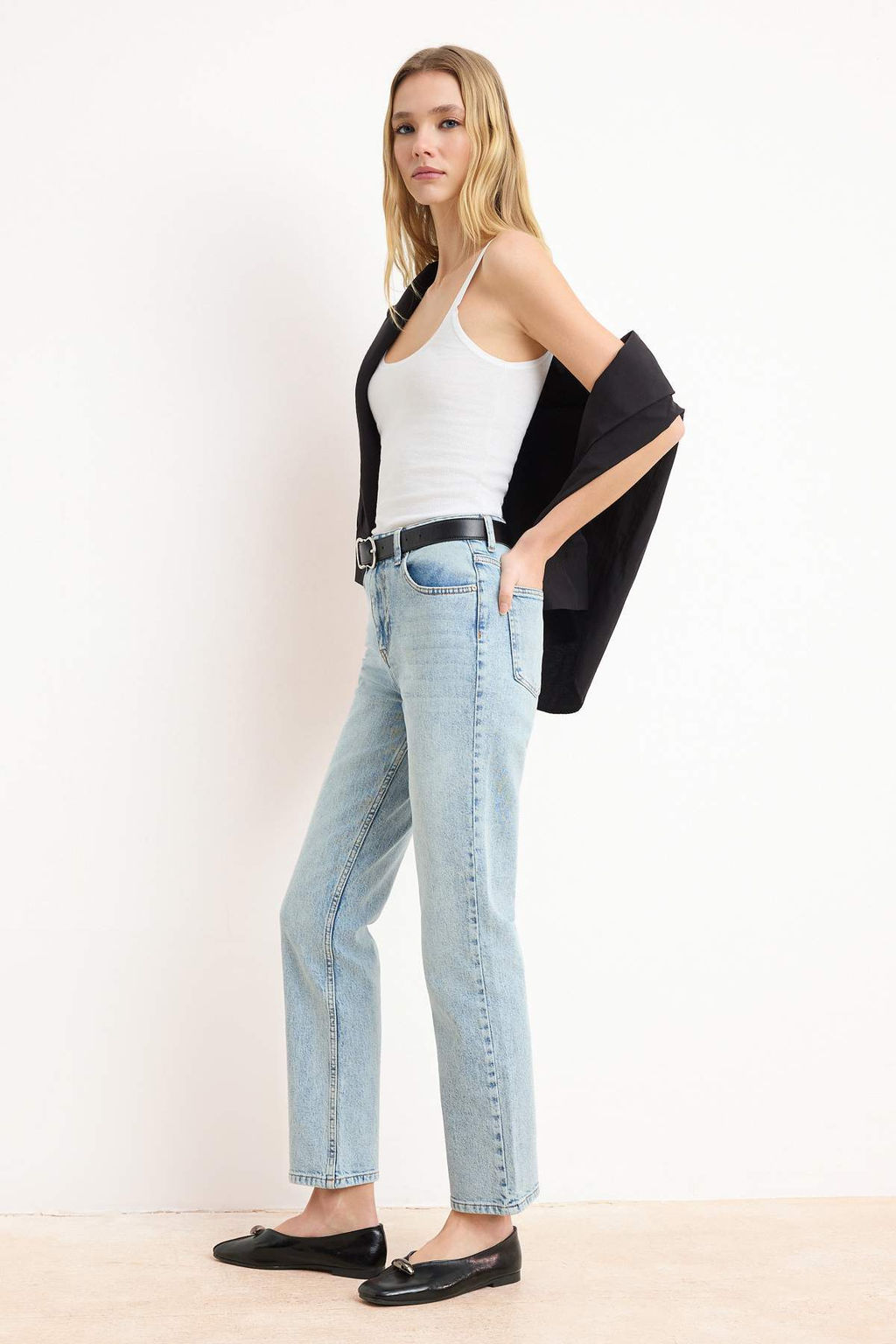 Koyu Mavi Yuksek Bel Az Esnek Mom Jeans TWOSS26JE00113 - Trendyolmilla фото 6