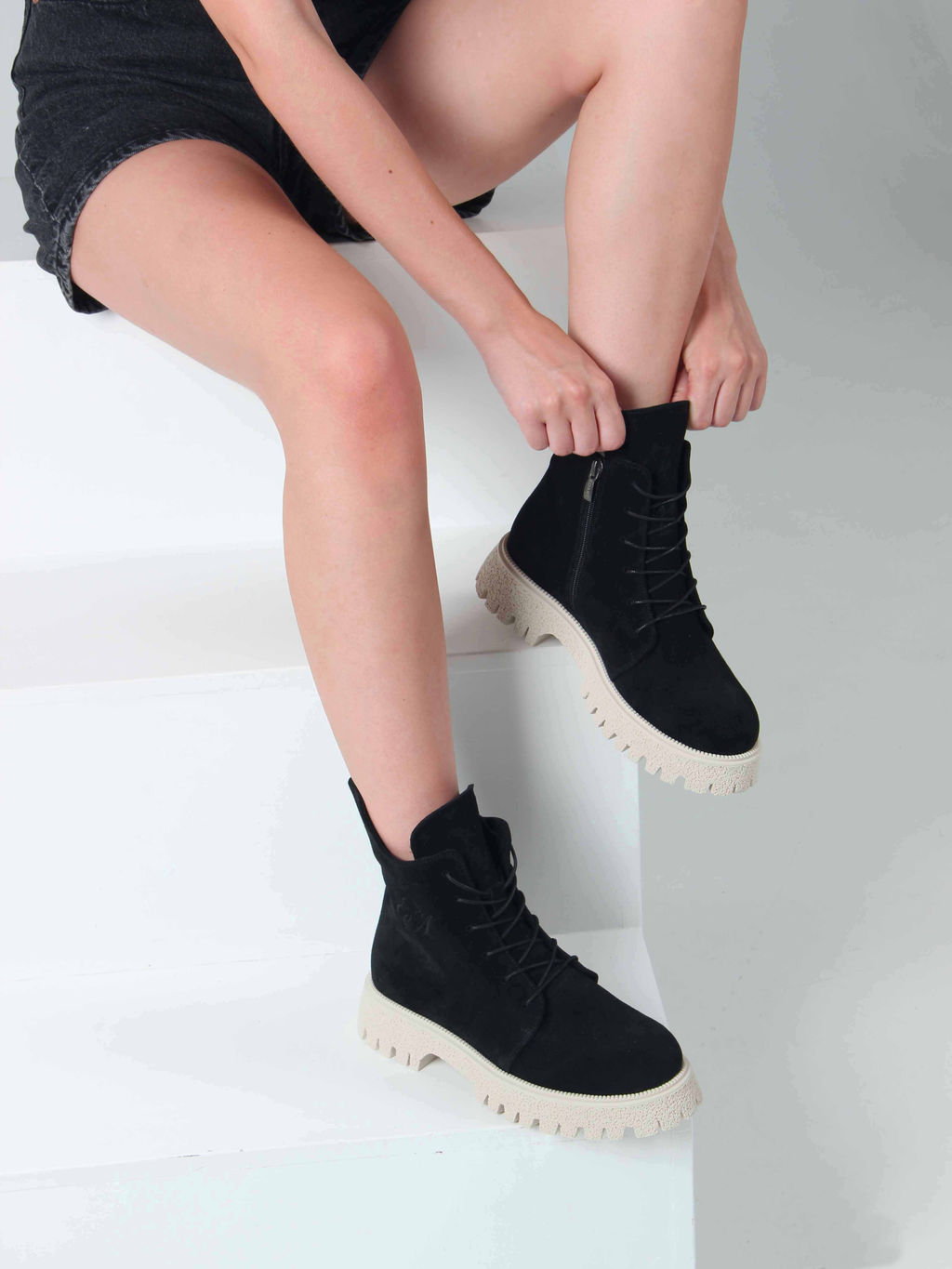 Ботинки 228.V.1541be. Черный замша/Мех