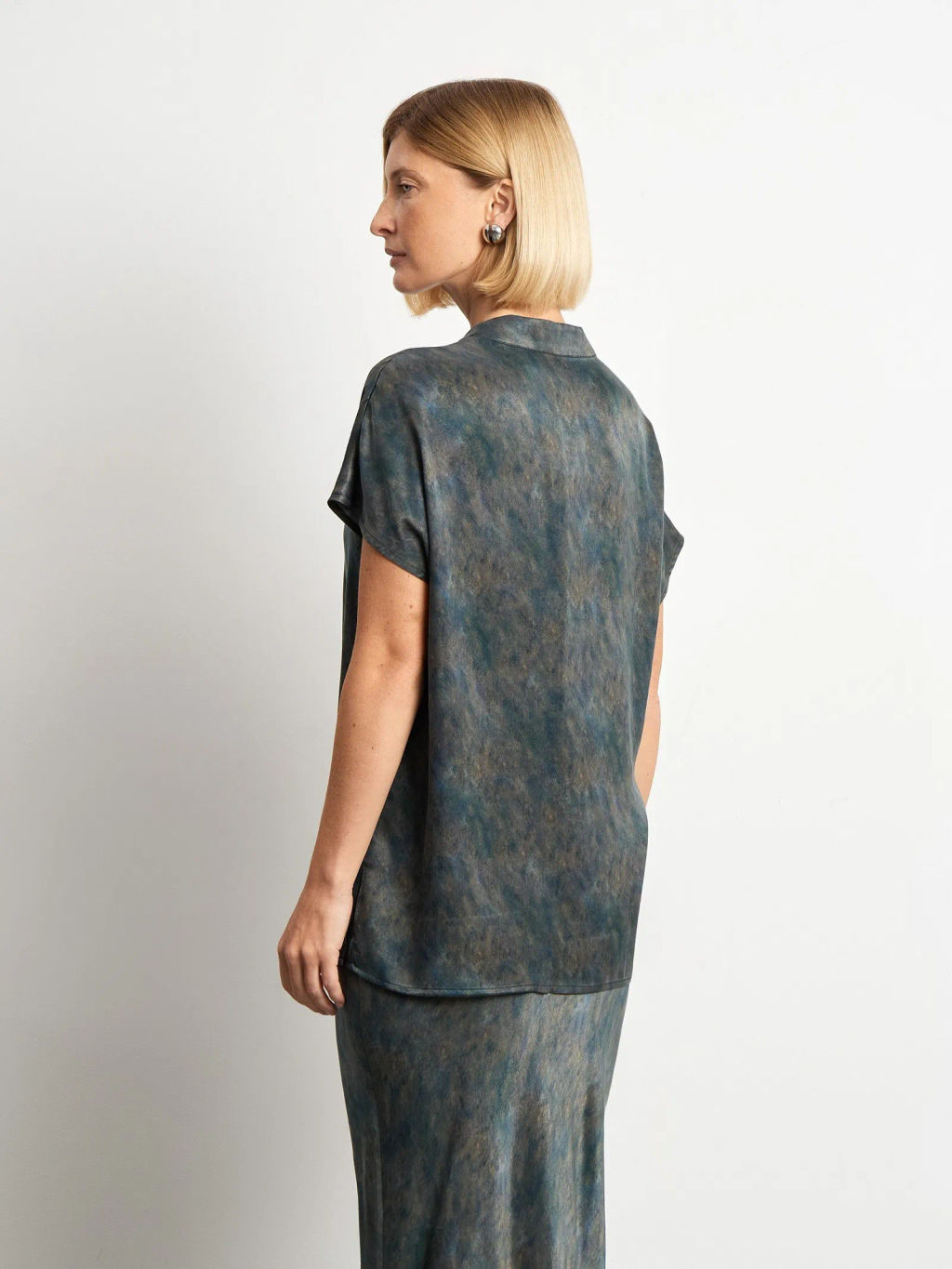 Блузка с V-образным вырезом - Emka фото 5