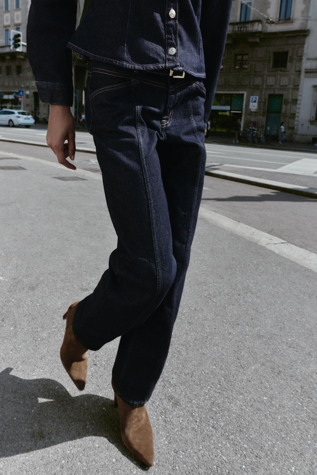 Z1975 STRAIGHT SLIM MID-WAIST BELTED JEANS - Zara фото 2