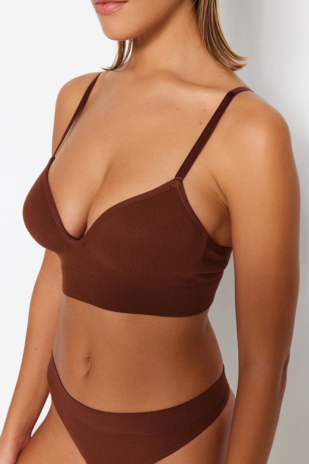 TRENDYOLMILLA Siyah Seamless/Dikissiz Ip Ask?l? Dolgusuz Balensiz Kapl? Bralette Orme Sutyen THMAW22SU0043  фото 51