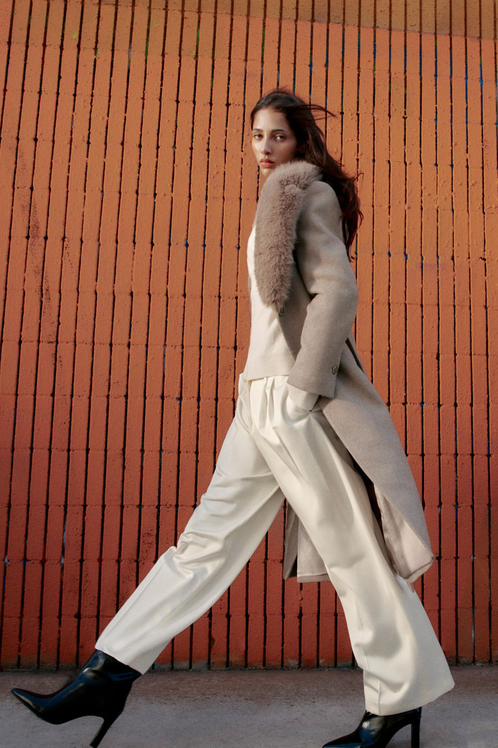 WOOL COAT WITH FAUX FUR LAPEL AND BELT - Zara фото 16