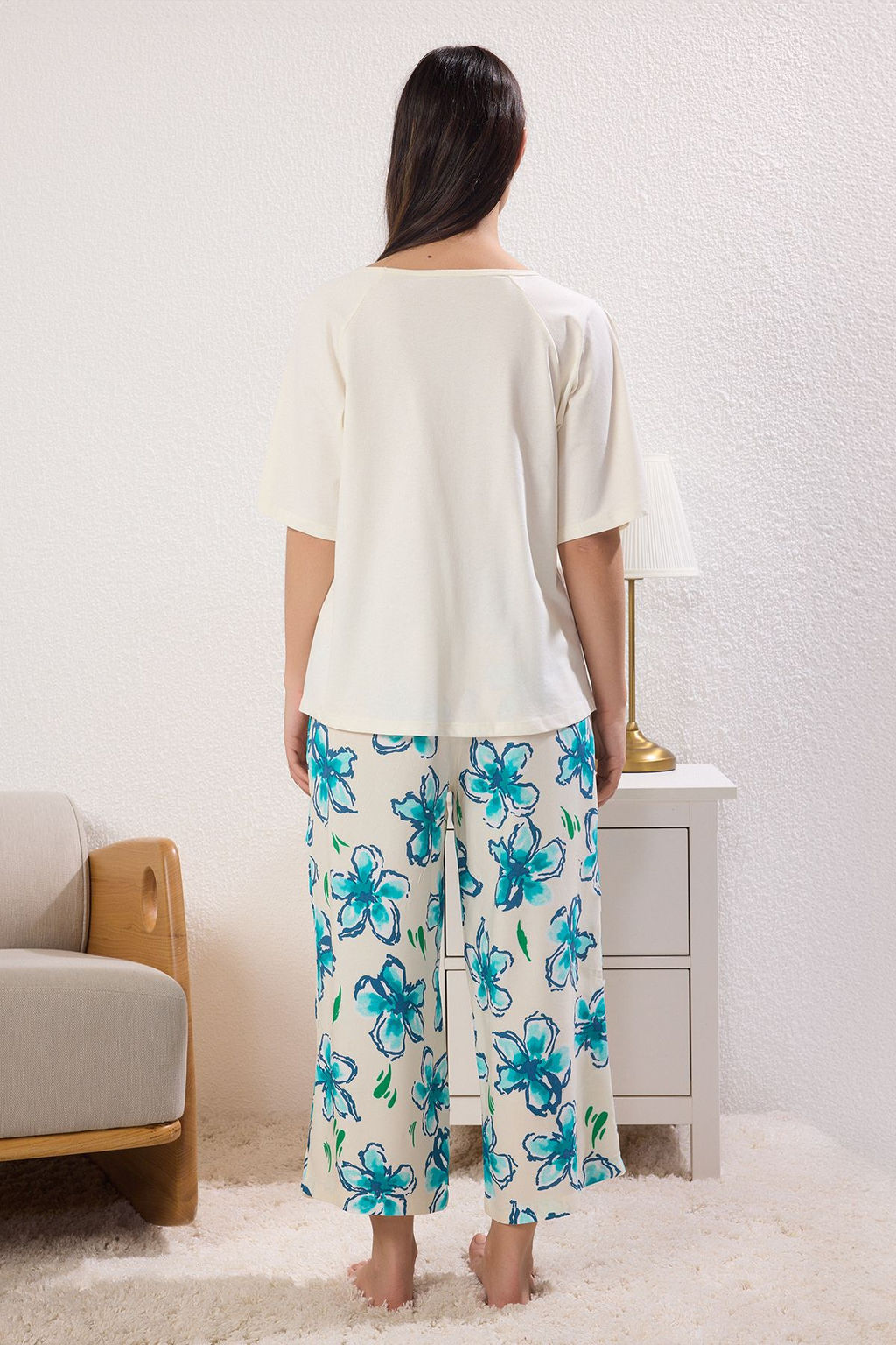 Trendyolmilla Ekru %100 Pamuklu Cicekli Kapri Orme Pijama Tak?m? THMSS25PT00366