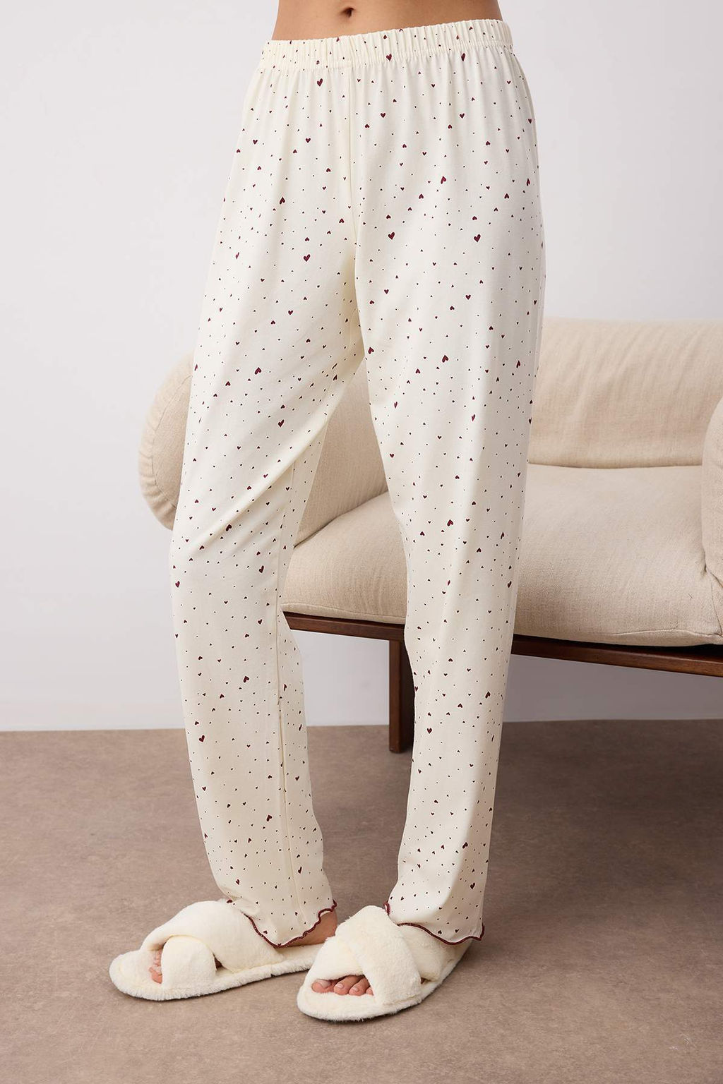 Ekru Pamuklu Likral? Yumusak Tuse Kalpli Baby Overlok Detayl? Orme Pijama Tak?m? THMAW26PT00166 - Trendyolmilla фото 3