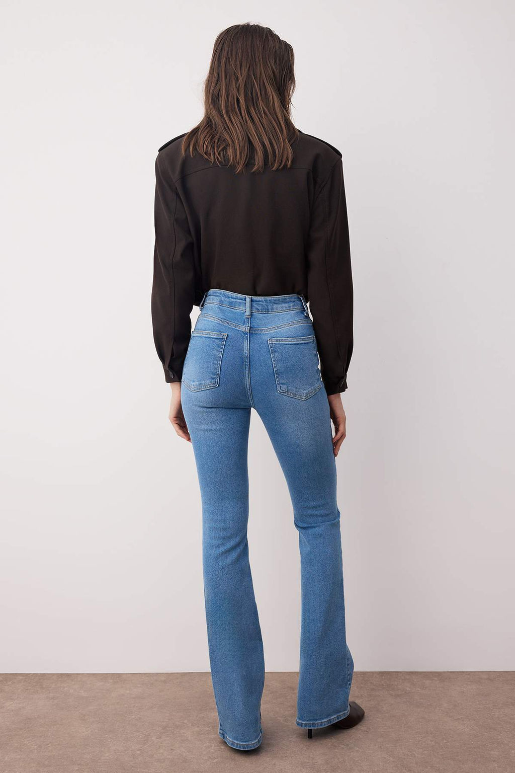 TRENDYOLMILLA Siyah More Sustainable Yuksek Bel Flare Jeans TWOSS23JE00063  фото 4