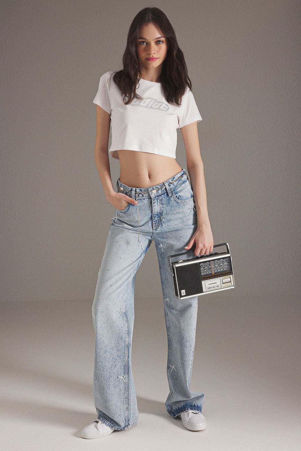 Trendyolmilla Mavi Kurdele/Fiyonk Detayl? Tasl? Normal Bel Wide Leg Jeans TWOSS25JE00234