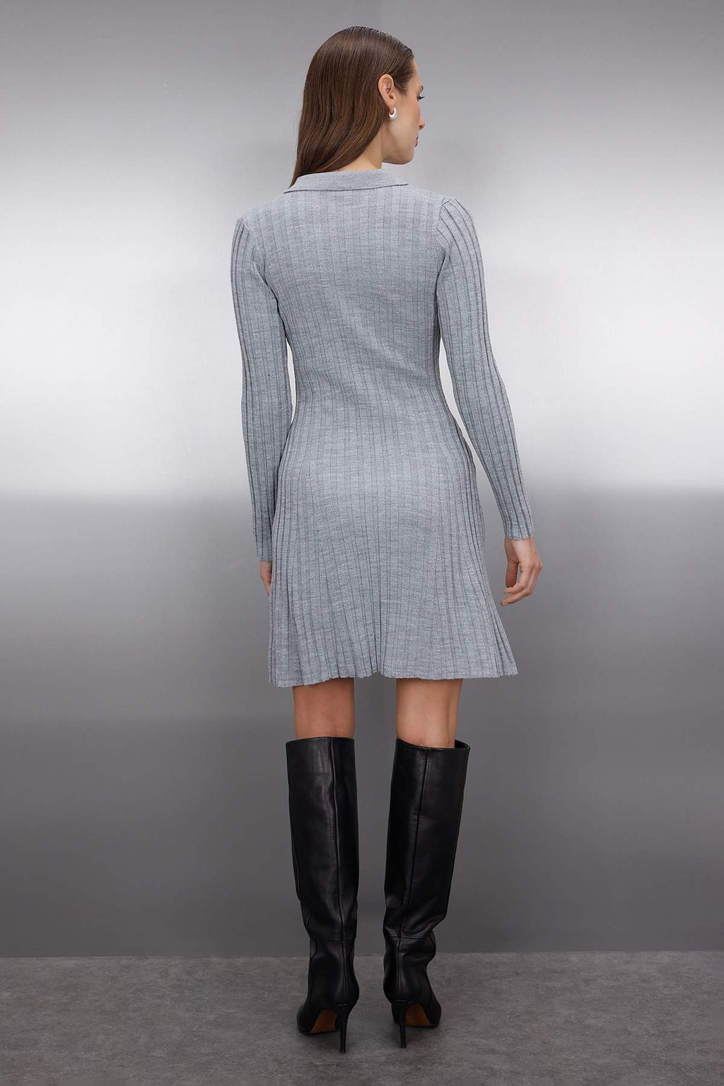 Gri Duz Mini Polo Yaka Fitili Yumusak Dokulu Triko Elbise TWOAW26EL00014 - Trendyolmilla фото 4