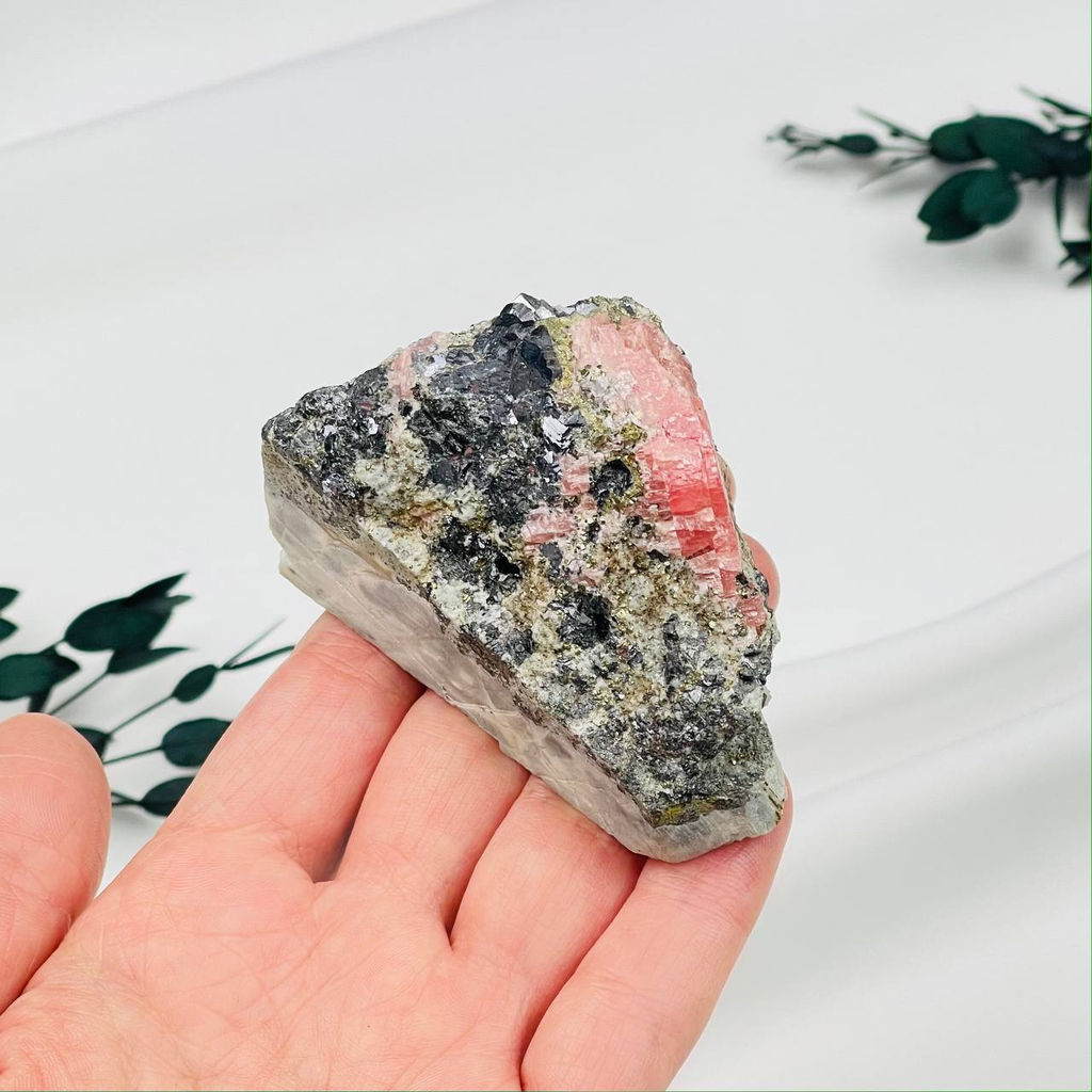 Родохрозит и Халькопирит на породе - Радуга самоцветов фото 3