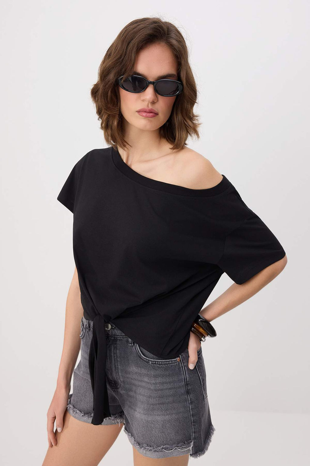 Siyah Duz Relaxed Asimetrik Yaka Dusuk Kol K?sa %100 Pamuk Orme T-Shirt TWOSS26TS00248 - Trendyolmilla фото 2