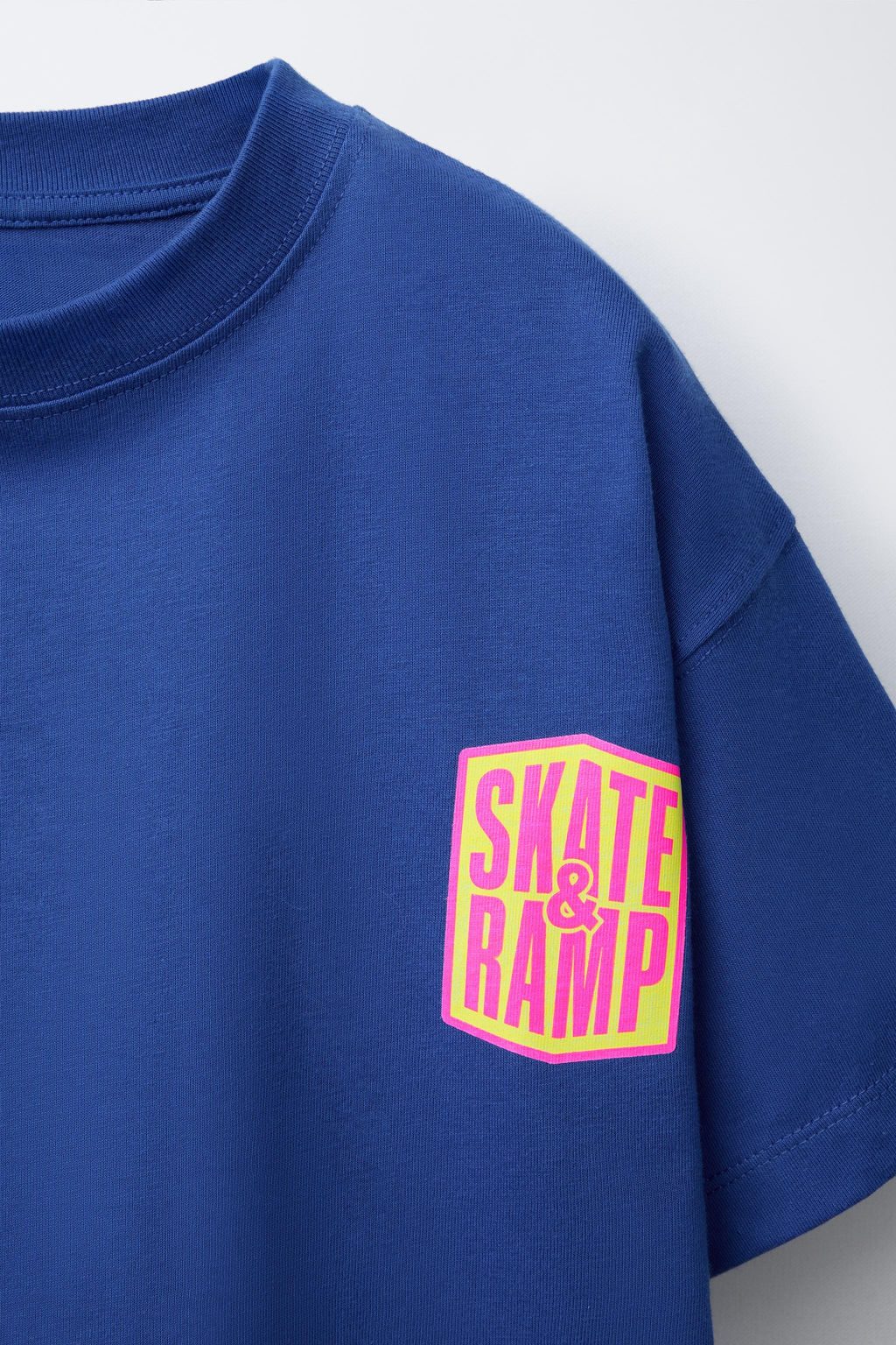 T-SHIRT WITH RAISED SLOGAN - Zara фото 3
