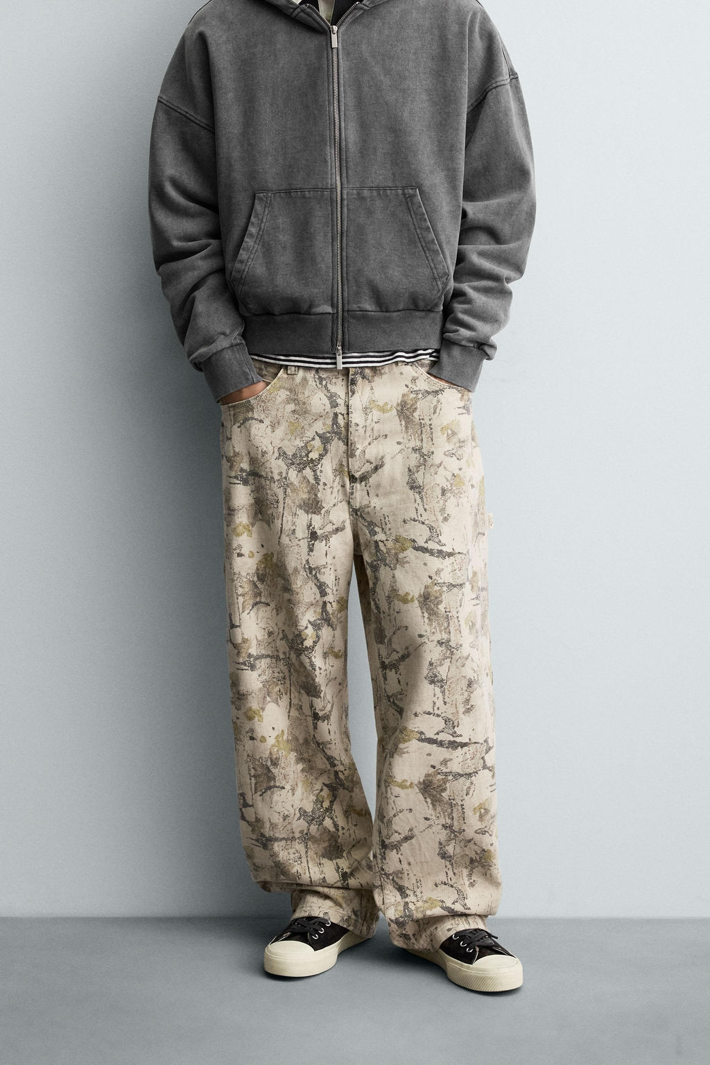 CARPENTER BALLOON FIT TROUSERS ABSTRACT PRINT - Zara фото 2