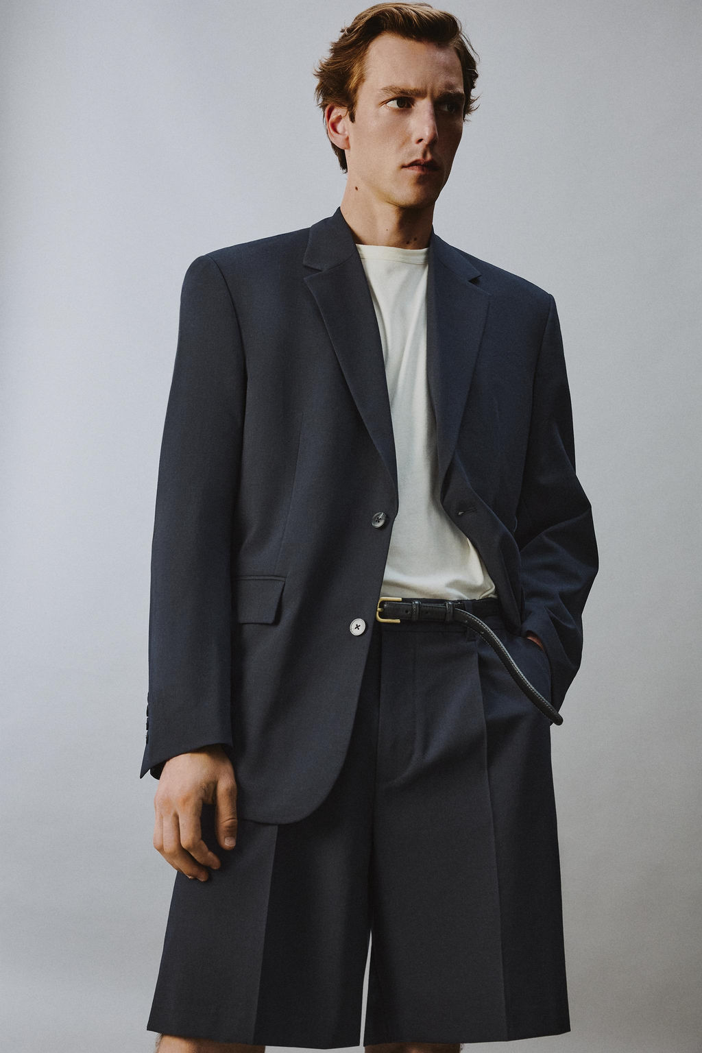 BERMUDA PLIEGUES TRAJE RELAXED FIT / Marino oscuro