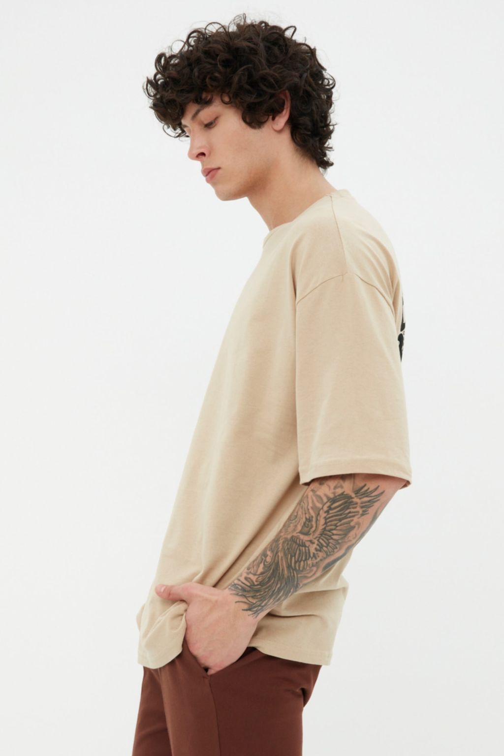 Bej Oversize/Genis Kesim S?rt Yaz? Bask?l? %100 Pamuklu T-Shirt TMNSS21TS2037