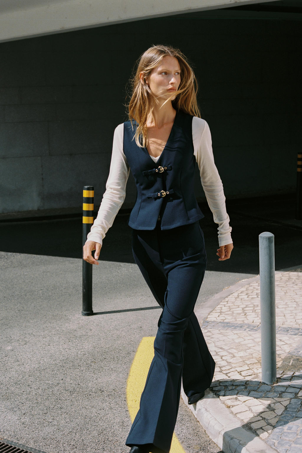 CREPE TOP WITH BUCKLES - Zara фото 9