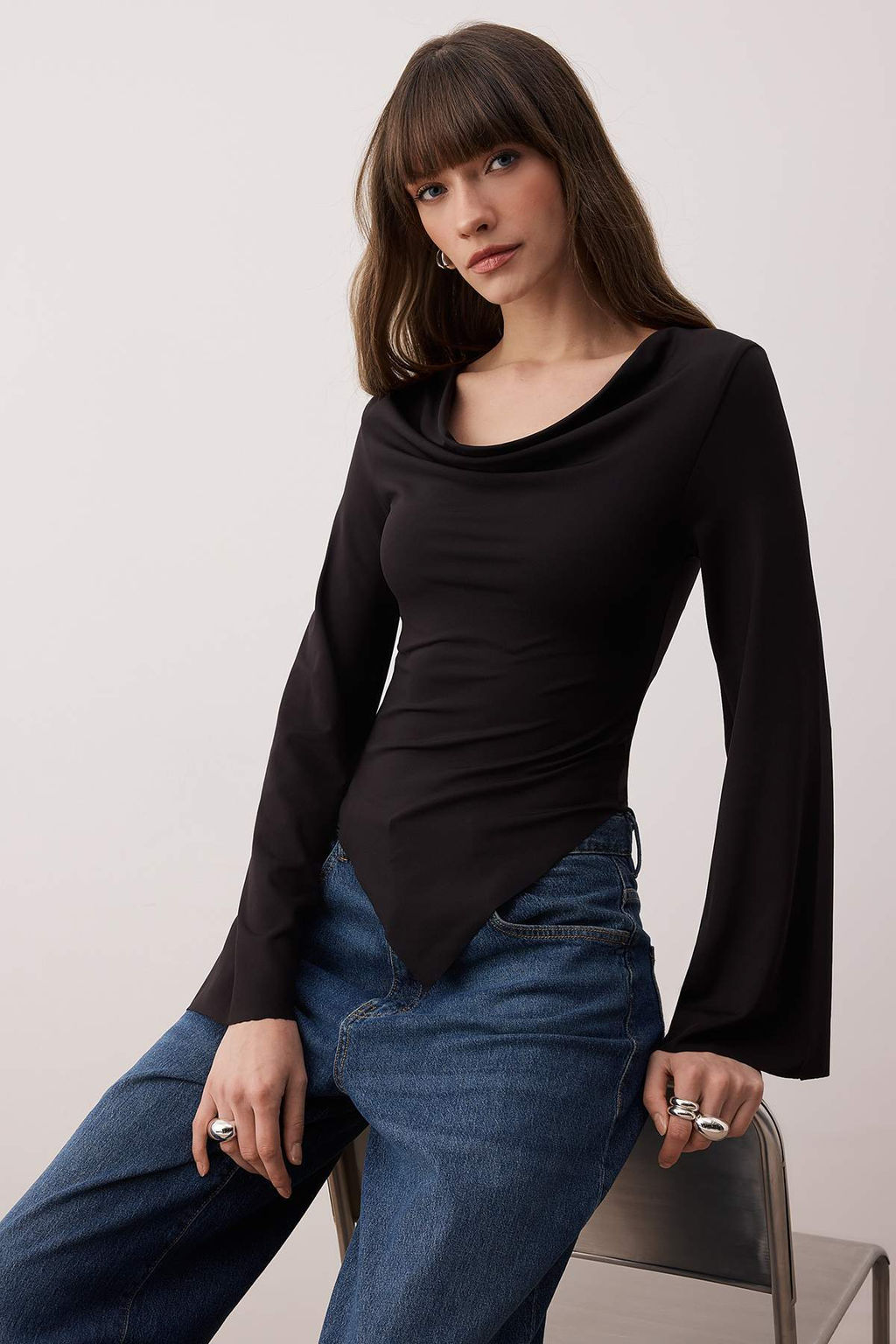 Siyah Degaje Yaka Asimetrik Fitted/Vucuda Oturan Orme Bluz TWOAW26BZ00283