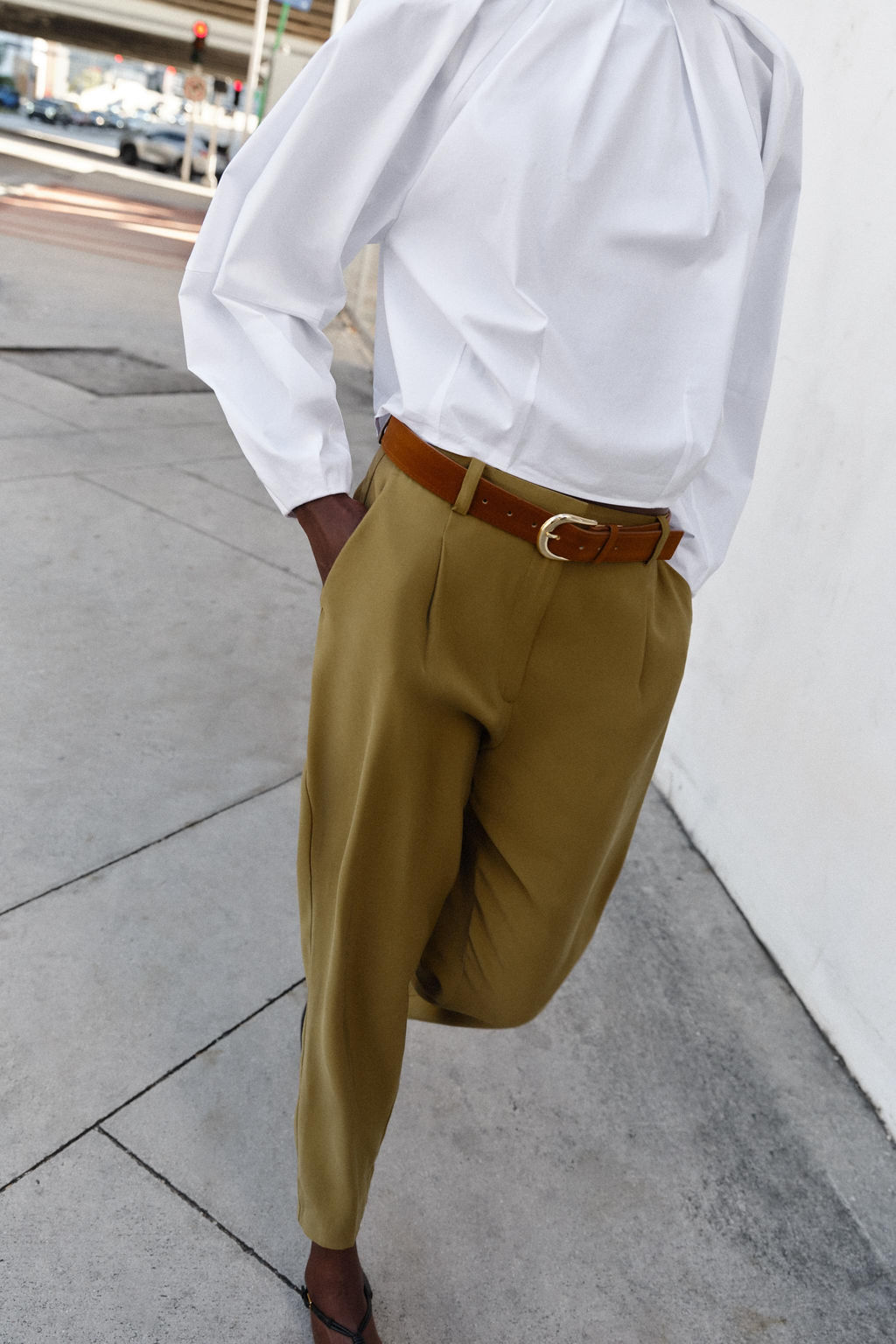 PANTAL?N PINZAS CINTUR?N / Khaki - Zara фото 2