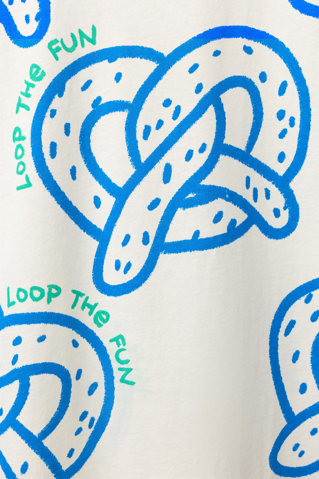 CAMISETA ESTAMPADO PRETZELS / Blanco roto