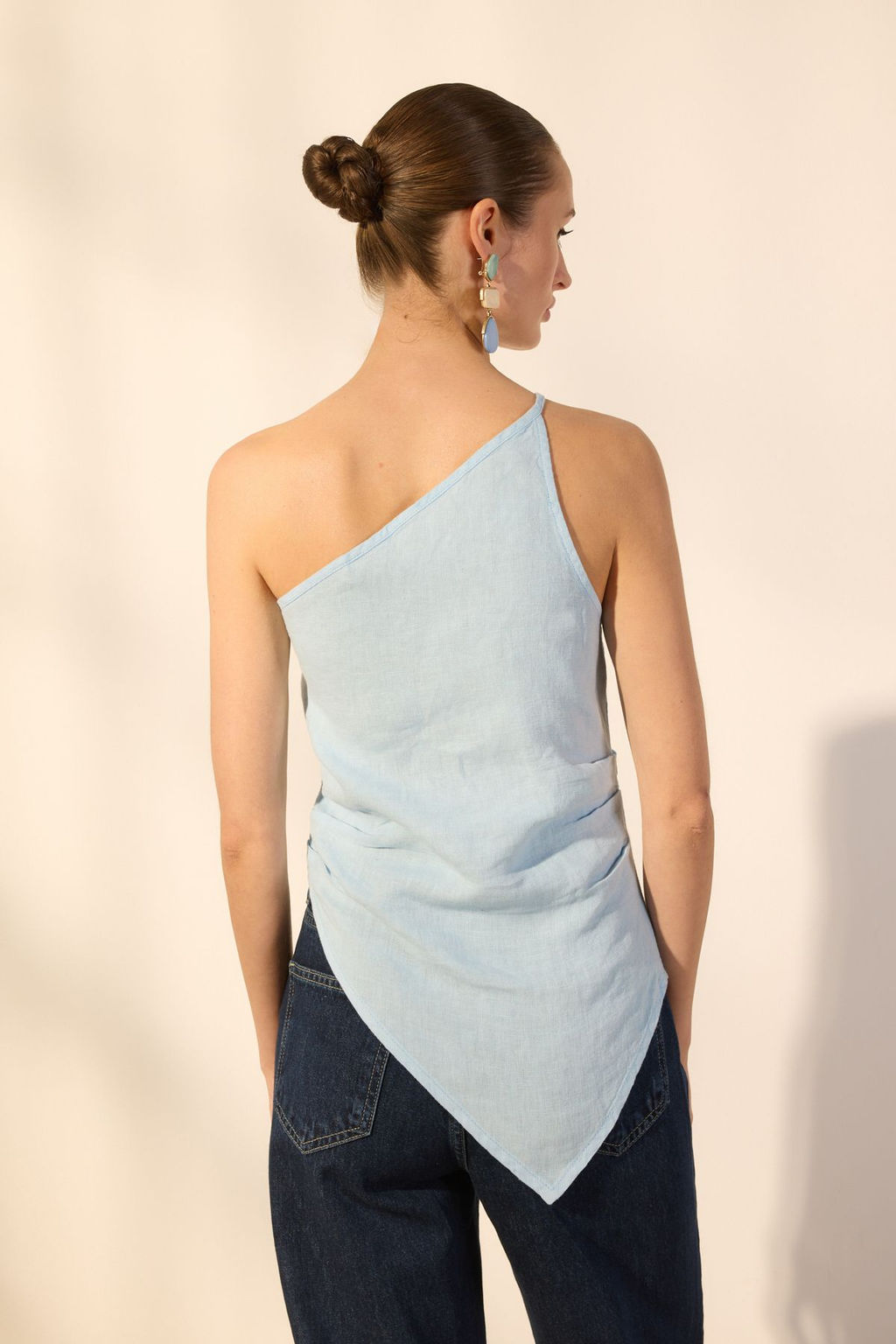 Mavi %100 Keten Asimetrik Yaka Bluz TWOSS25BZ00456 - Trendyolmilla фото 4
