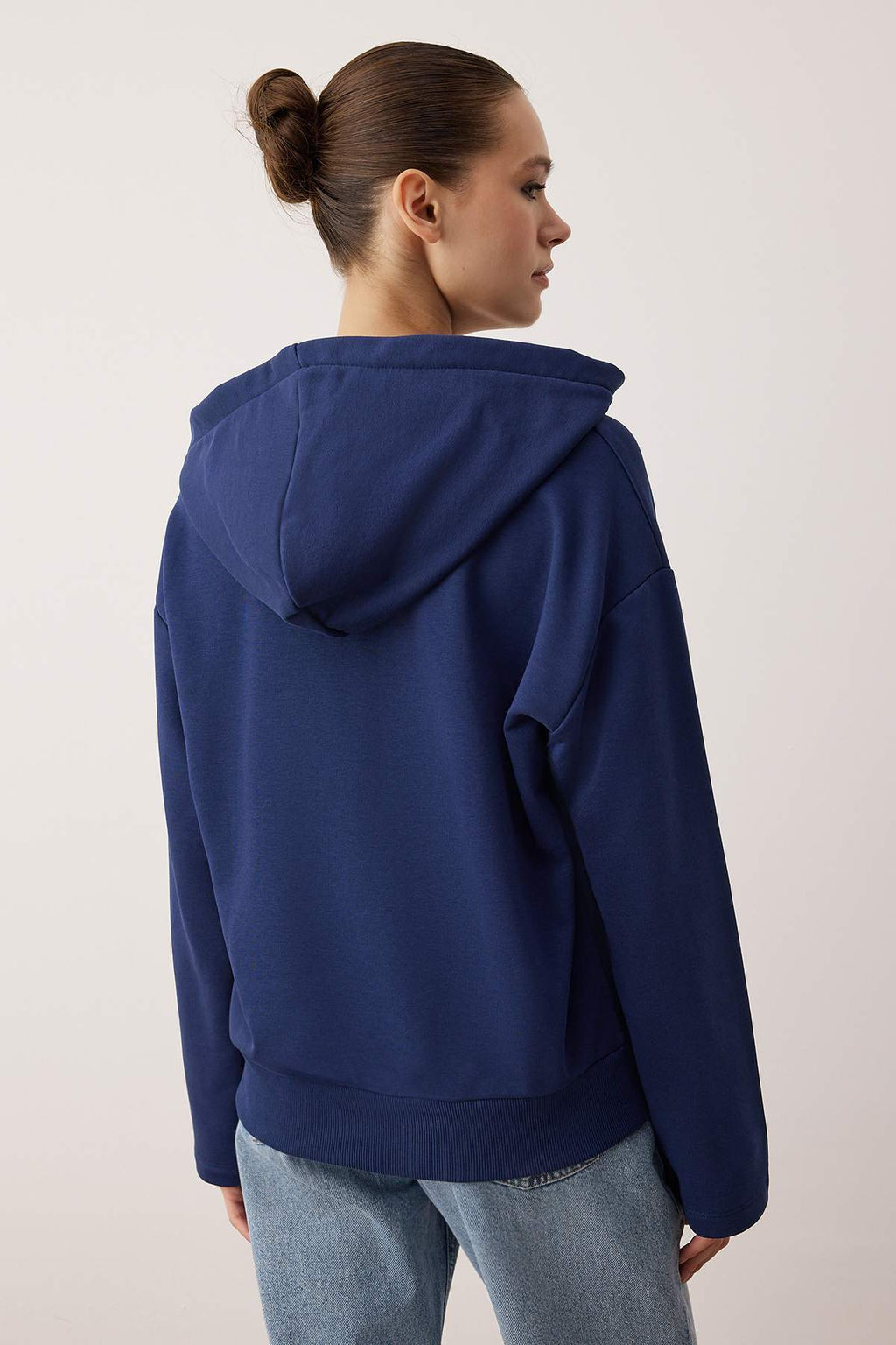 Lacivert Baglama Detayl? Oversize/Genis Kal?p Orme Sweatshirt TWOAW26SW00053 - Trendyolmilla фото 4