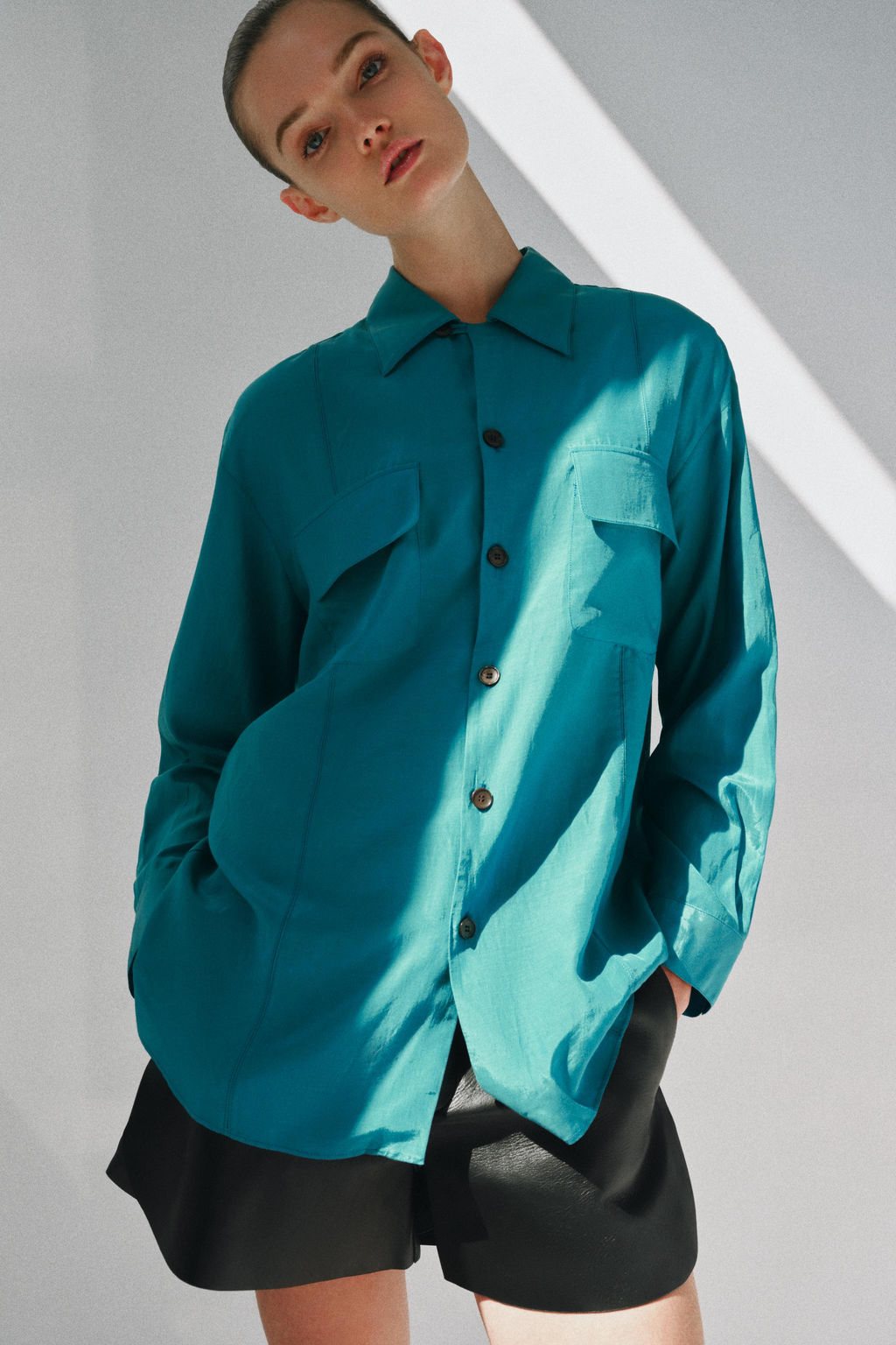CAMISA FLUIDA BOLSILLOS ZW COLLECTION / Petr?leo - Zara фото 2