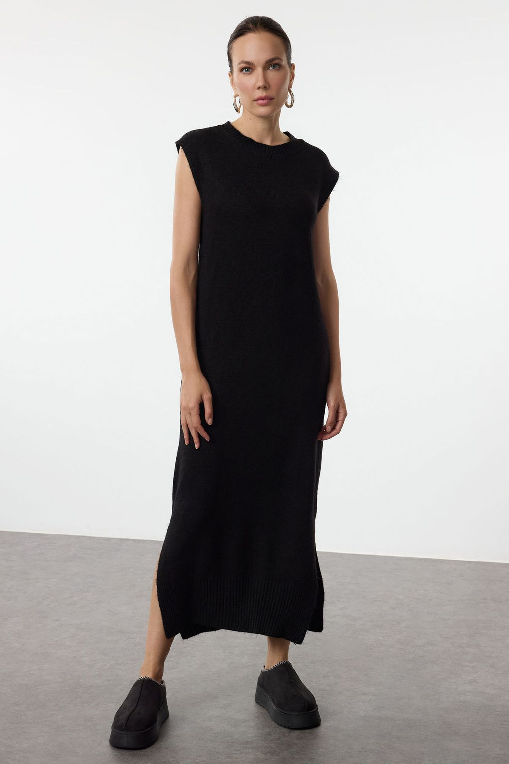 Siyah Maxi Triko Yumusak Dokulu Y?rtmac Detayl? Jile Elbise TWOAW25EL00022