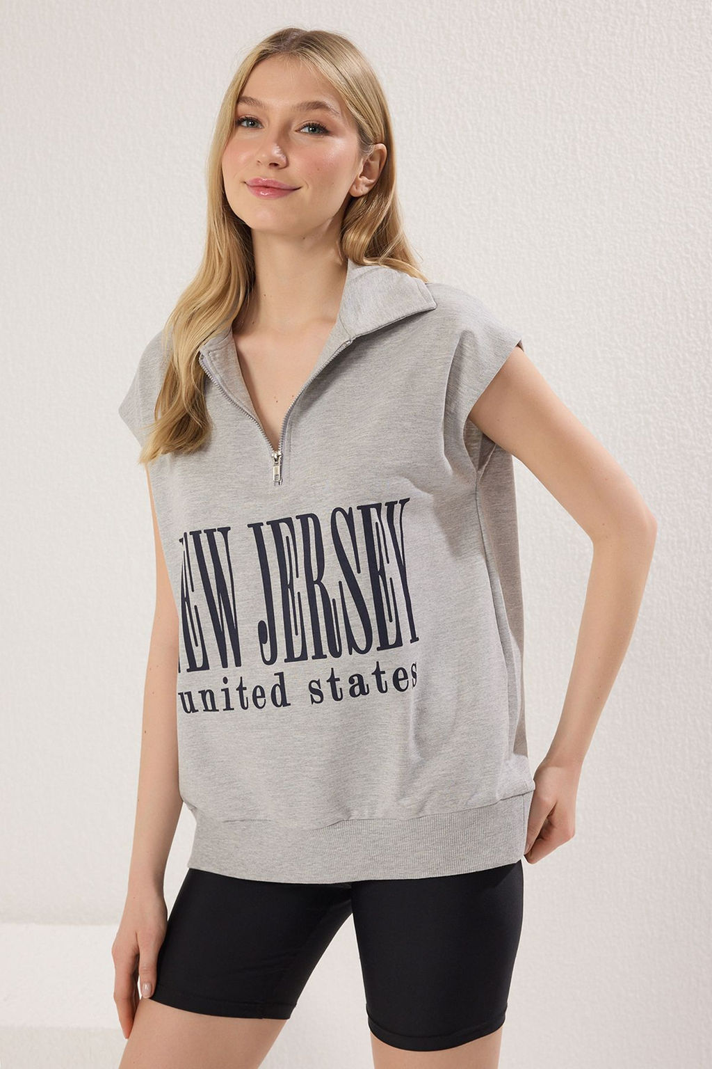 Gri Melanj Slogan Bask?l? Oversize/Genis Kal?p Orme T-Shirt TWOSS25TS00116