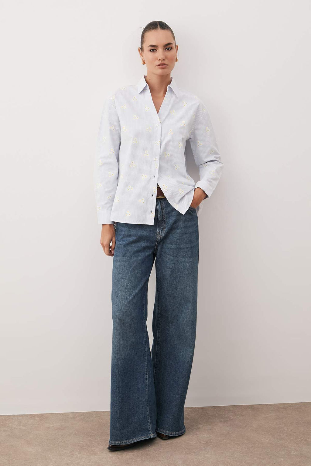 TRENDYOLMILLA Mavi Cizgili Cicek Desenli Pamuklu Oversize Genis Kal?pl Dokuma Gomlek TWOSS23GO00373  фото 11