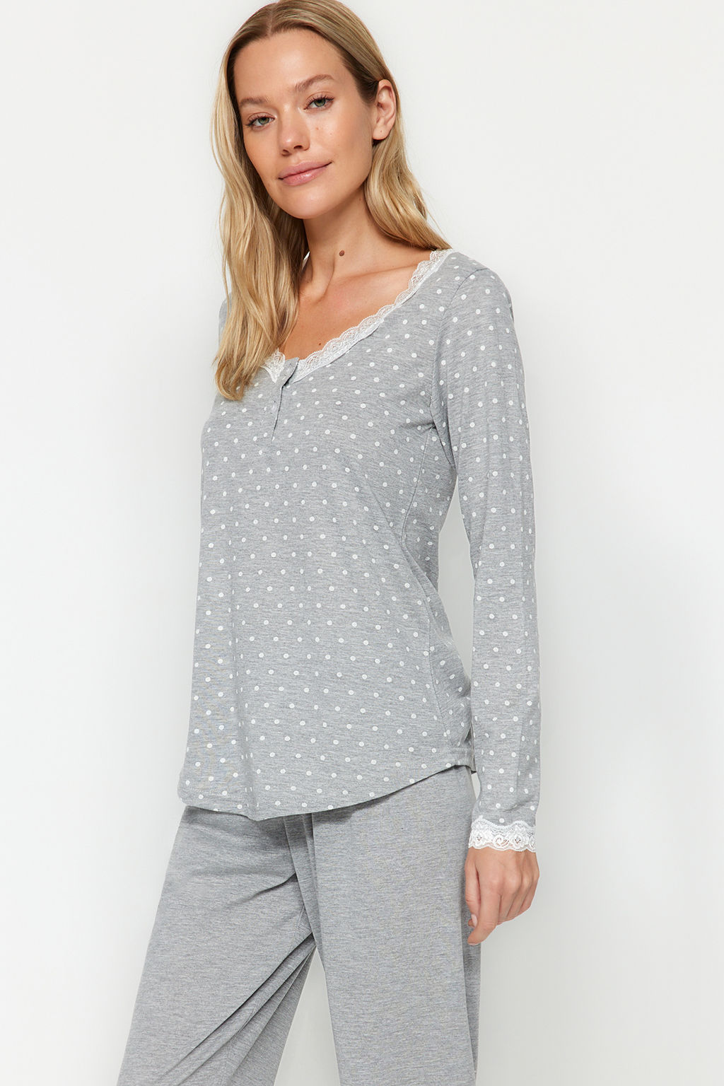 Gri Puantiyeli Dantelli Tshirt-Pantolon Orme Pijama Tak?m? THMAW24PT00182 - Trendyolmilla фото 4