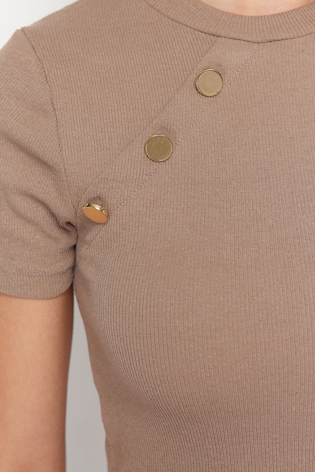 Trendyolmilla Vizon Dugme Detayl? Fitilli Fitted/Vucuda Oturan Esnek Orme Bluz TWOSS24BZ00536