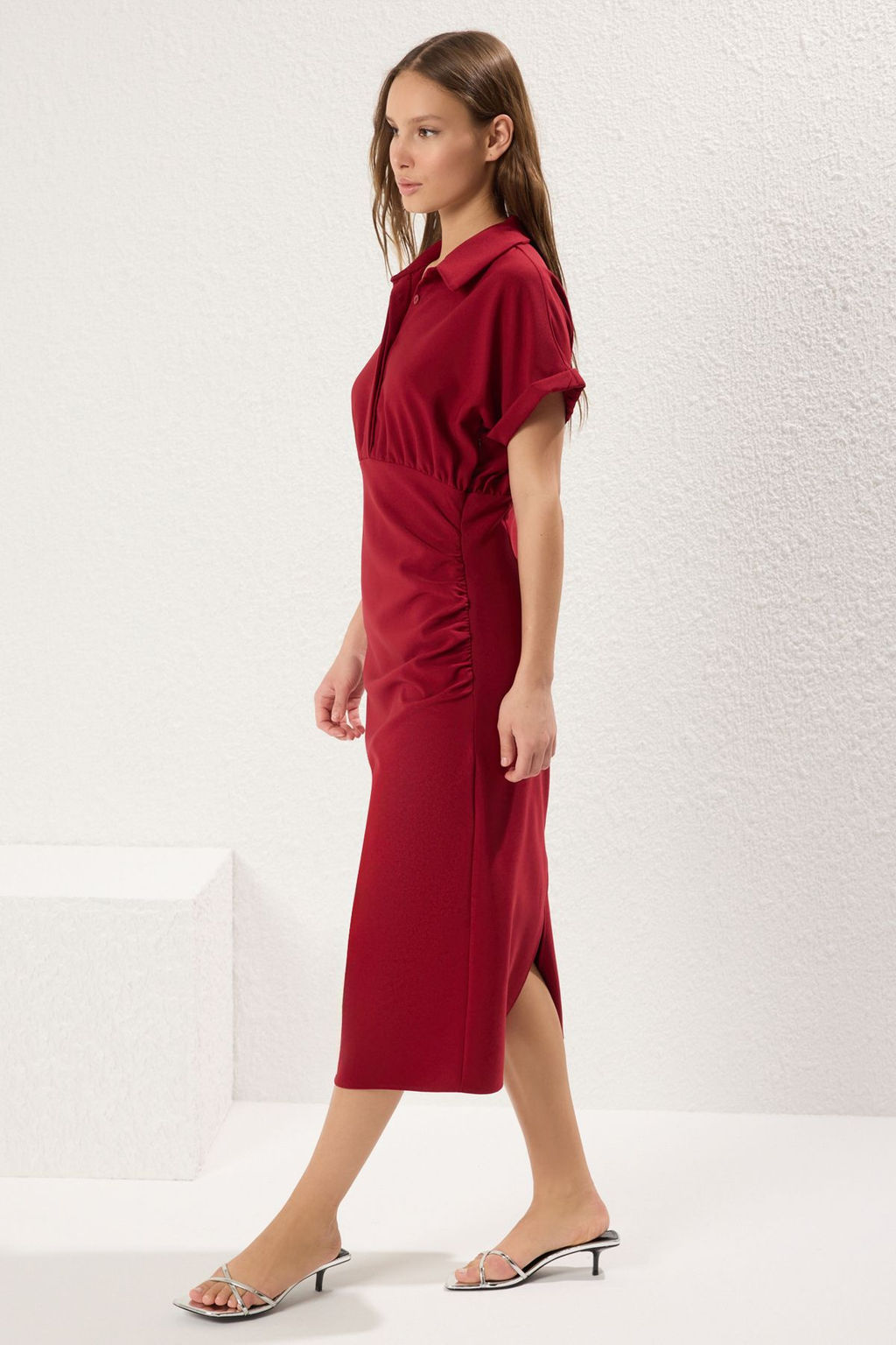 TRENDYOLMILLA Bordo Duz Vucuda Oturan Gomlek Yakal? Midi Dokuma Elbise TWOSS25EL00253 фото 3